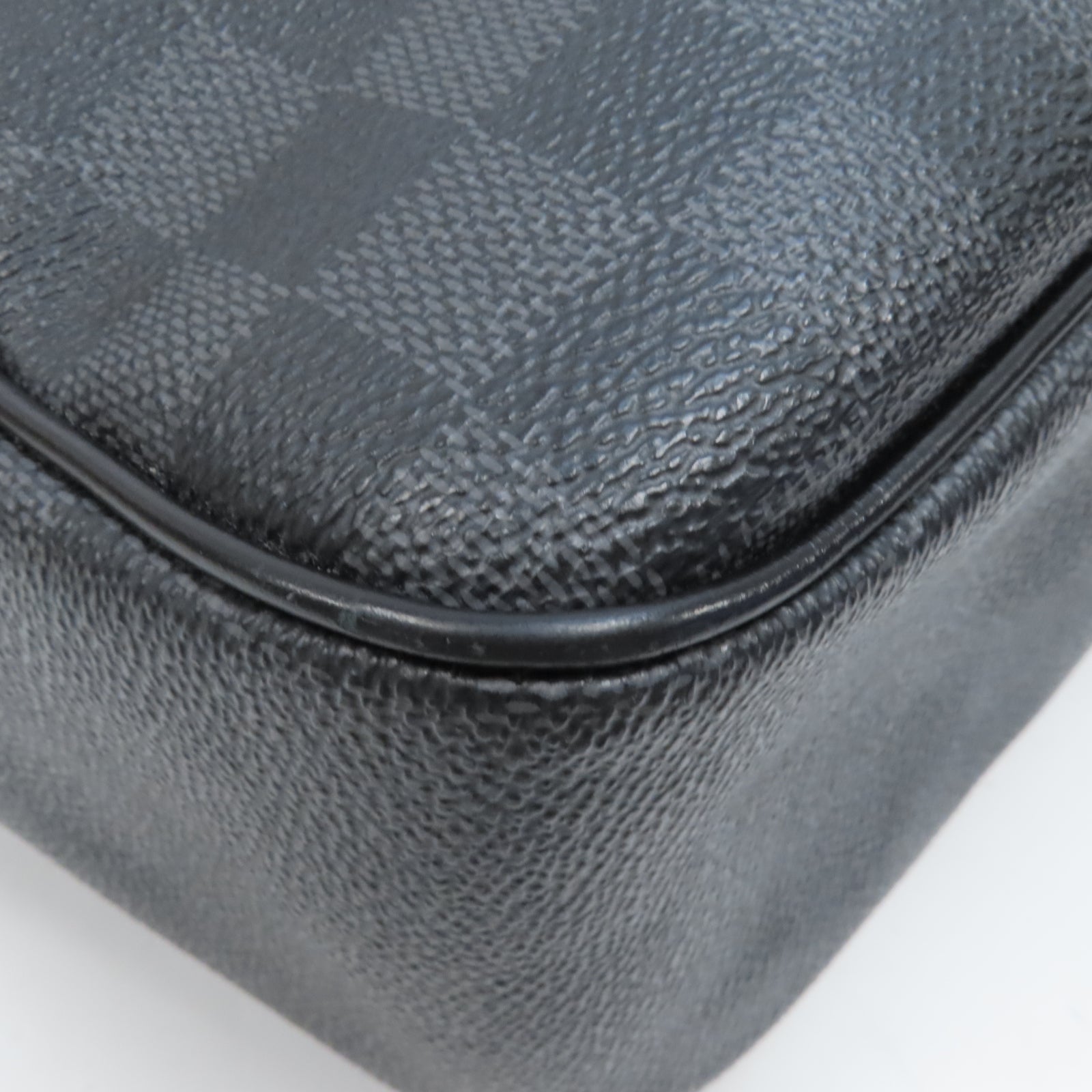 LOUIS VUITTON 【激減優惠】Damier Graphite Daniel MM銀扣肩背袋黑色