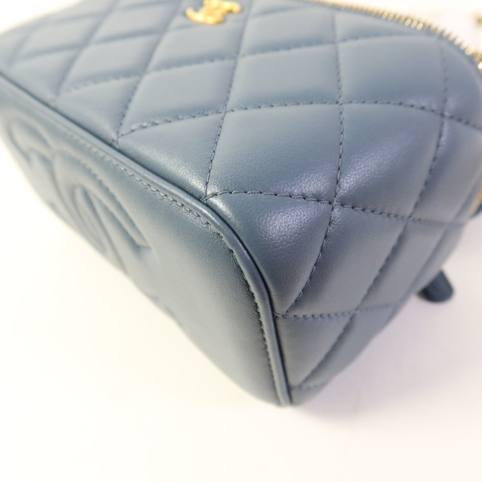 CHANEL 羊皮皮革Vanity Case金扣鏈帶肩背袋