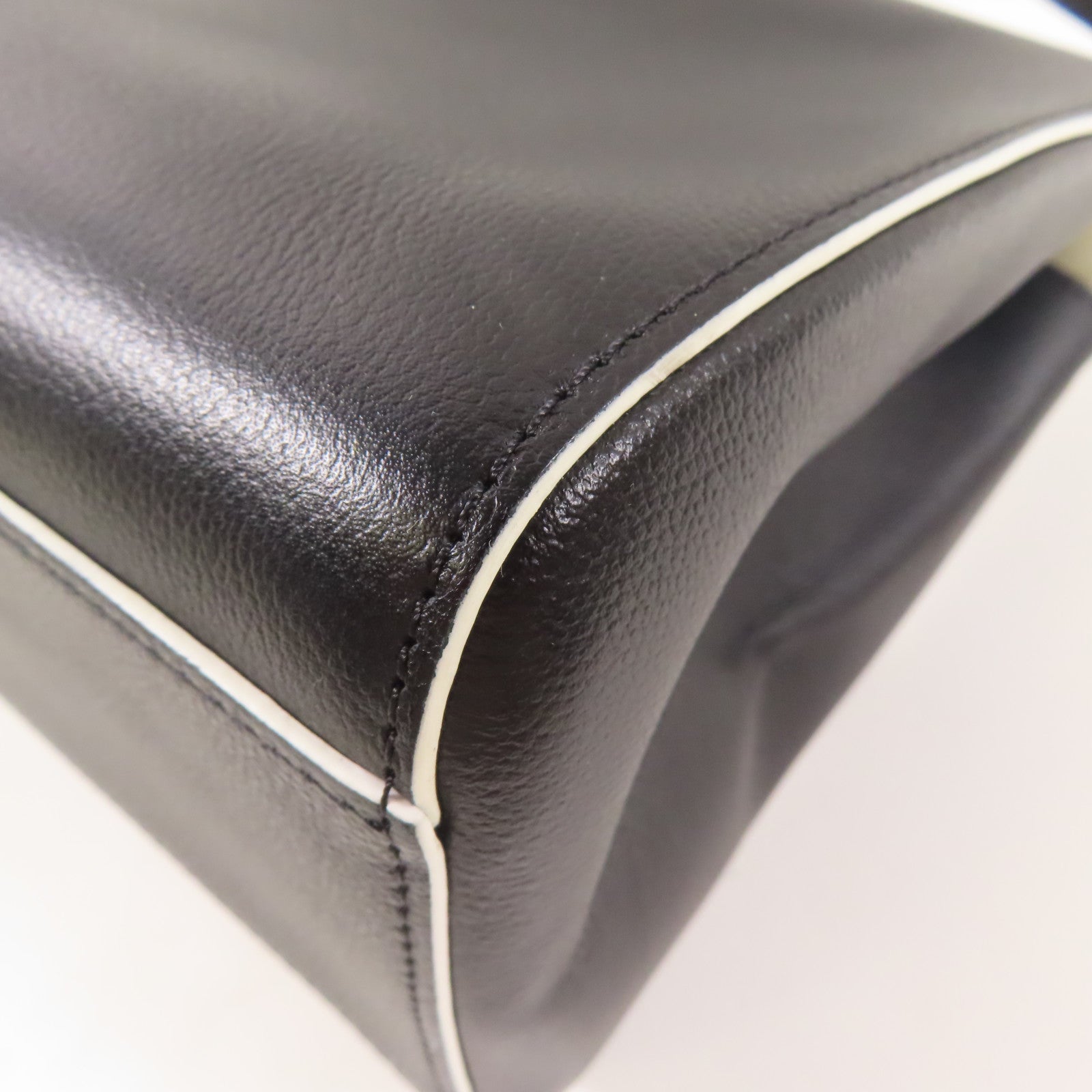 Delvaux 牛皮皮革Delvaux Shoulder Bag銀扣肩背袋黑色