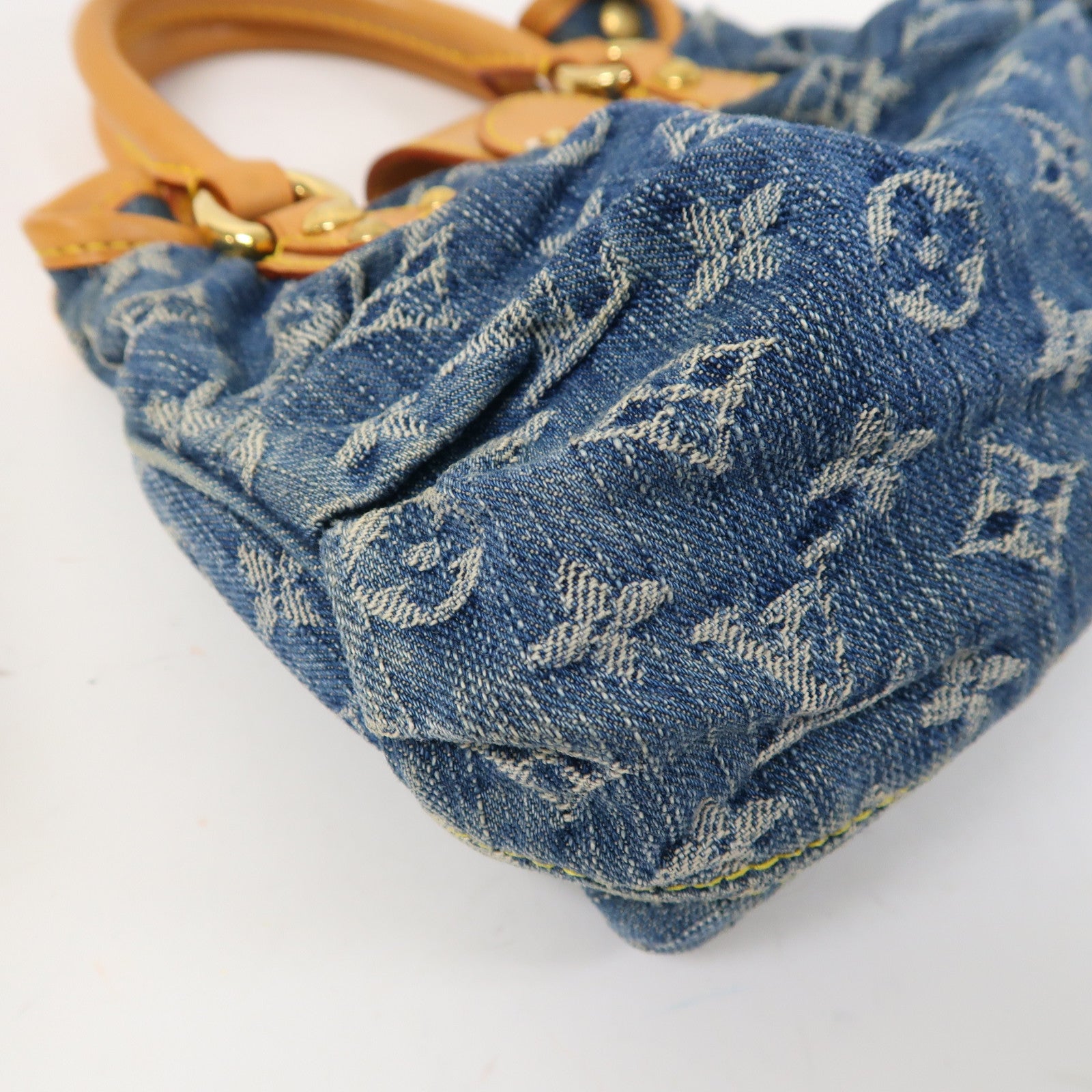 LOUIS VUITTON Monogram Denim Pleaty金扣手挽袋藍色