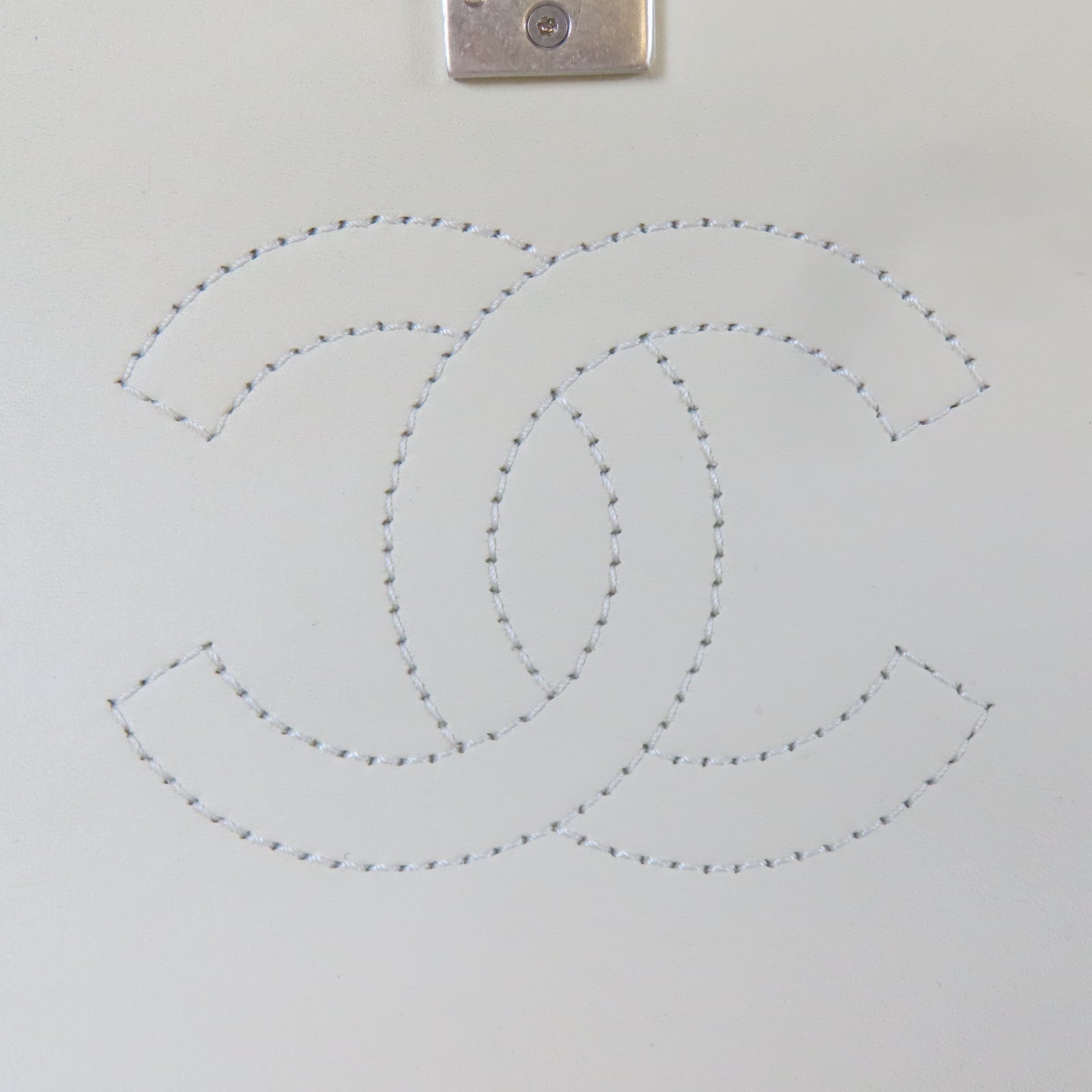 CHANEL 【激減優惠】菱格牛皮皮革Chain Shoulder銀扣鏈帶肩背袋白色