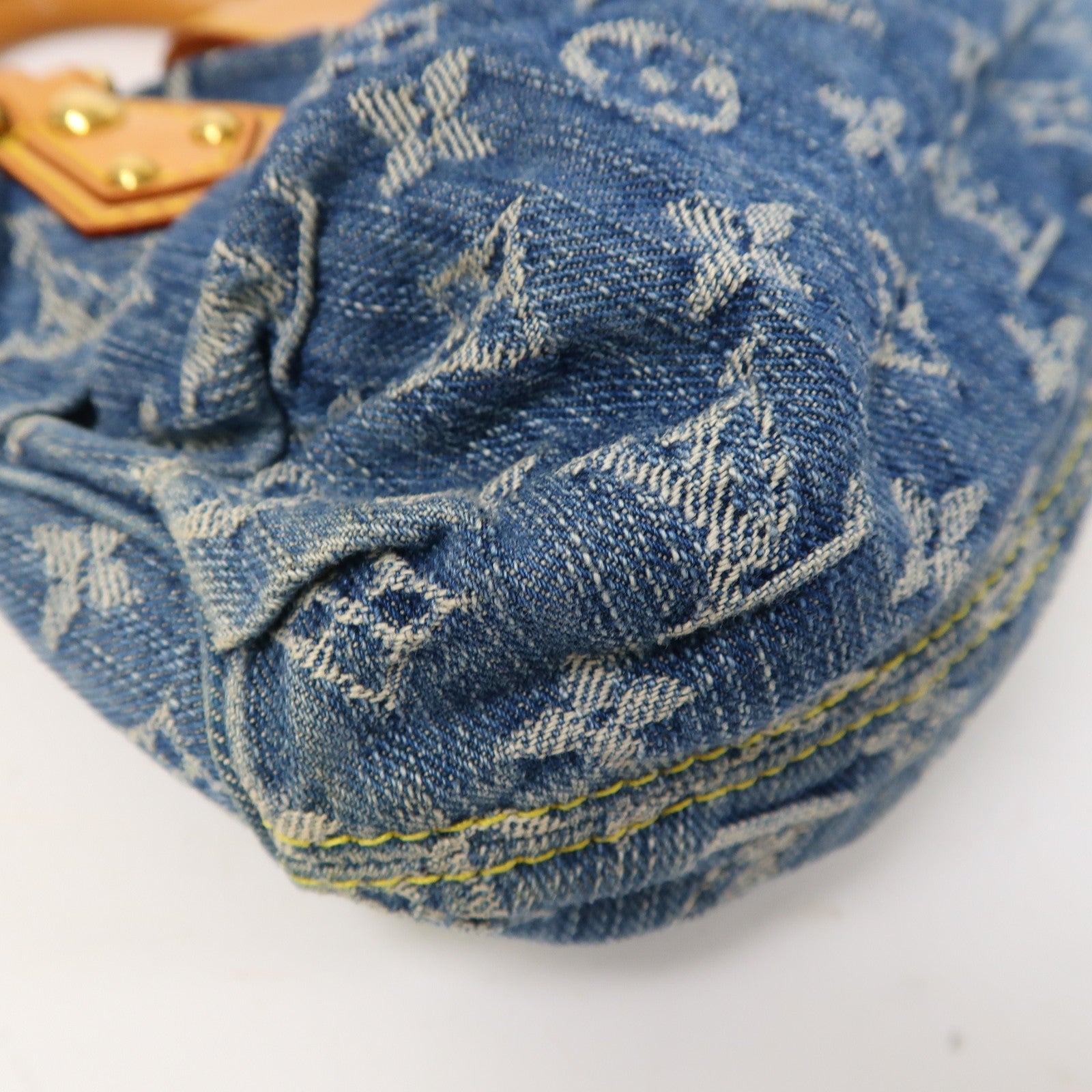 LOUIS VUITTON Monogram Denim Pleaty金扣手挽袋藍色