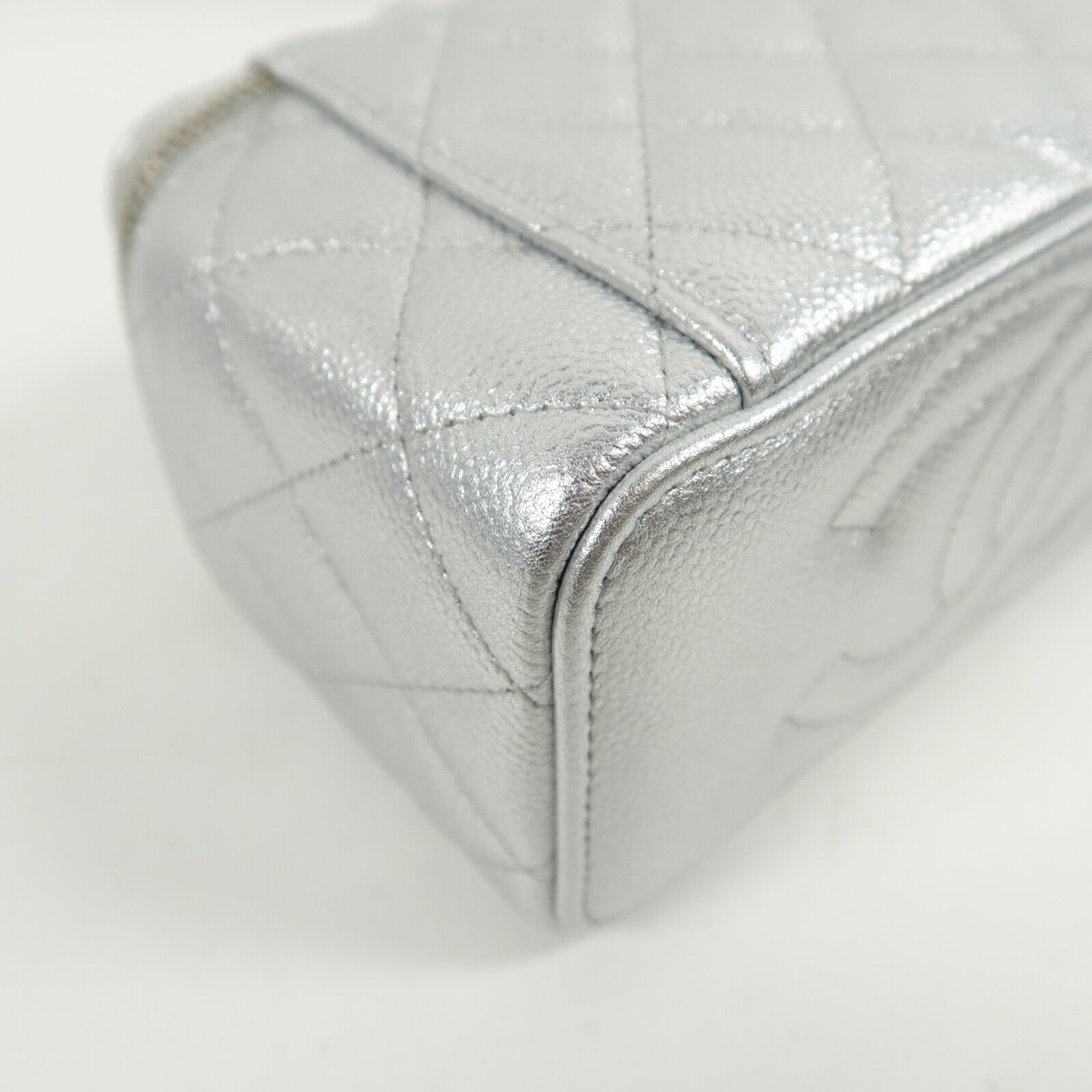 CHANEL 牛皮皮革25B Vanity Case鏈帶肩背袋