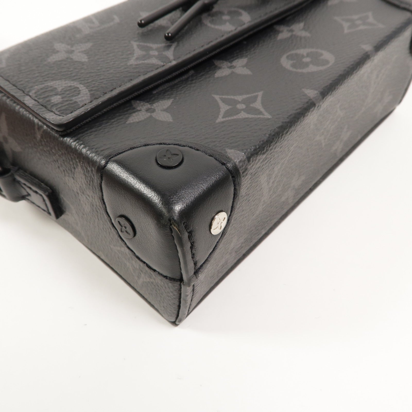 LOUIS VUITTON Monogram Eclipse Steamer Wearable Wallet肩背袋