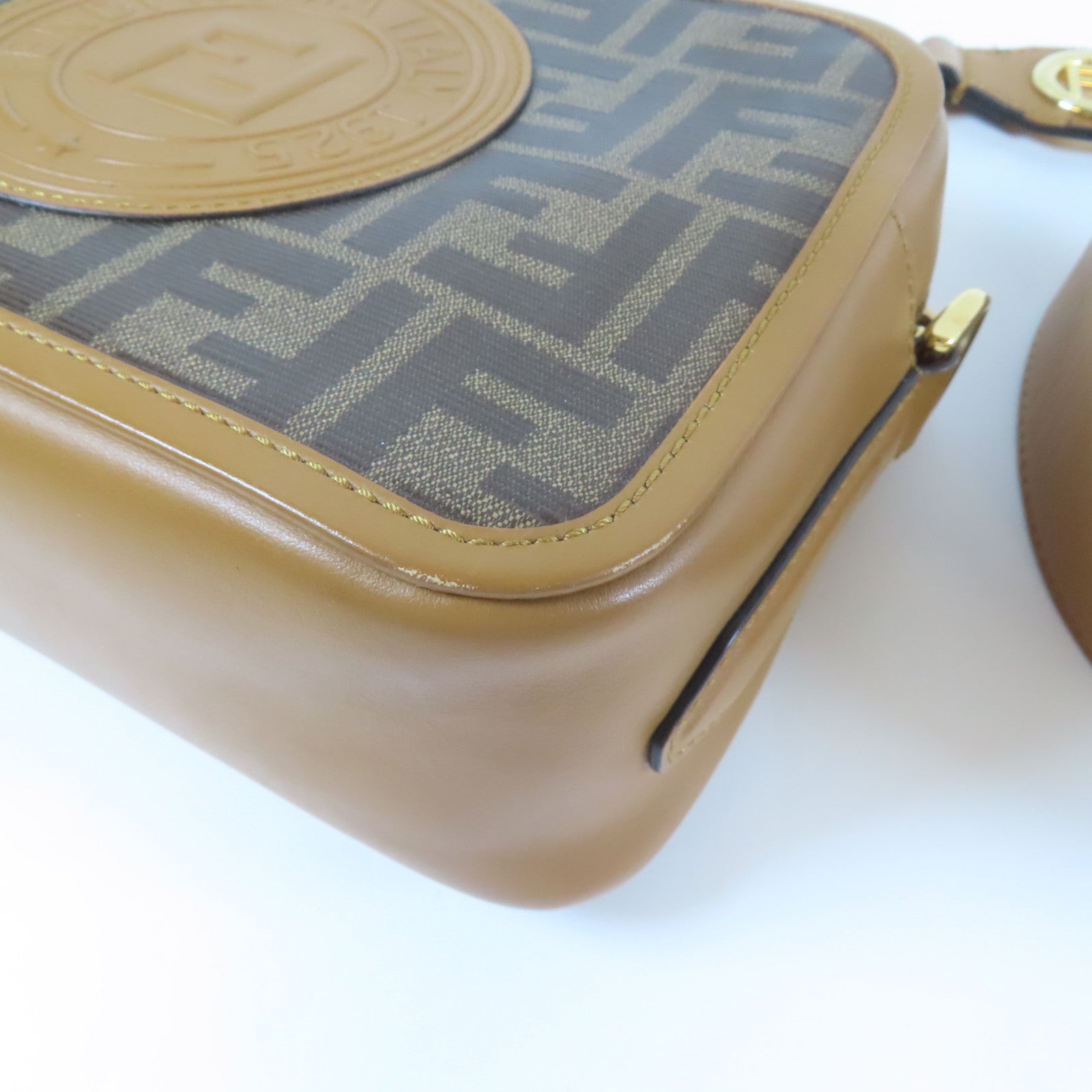 FENDI 牛皮皮革/塗層帆布Shoulder Bag金扣肩背袋啡色