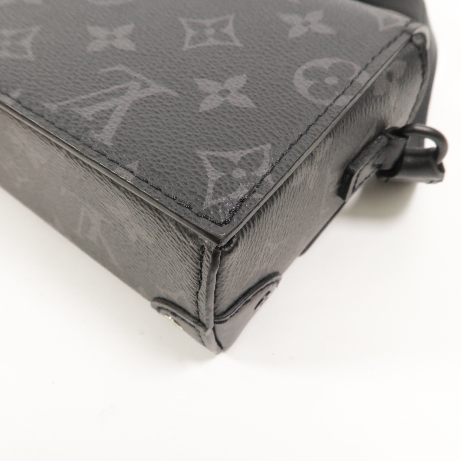 LOUIS VUITTON Monogram Eclipse Steamer Wearable Wallet肩背袋