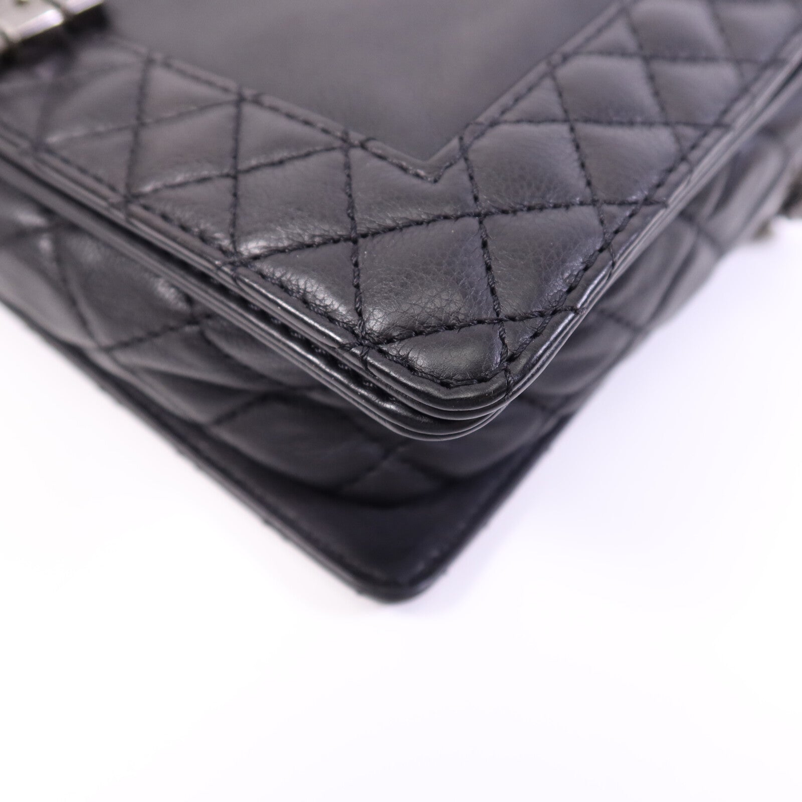 CHANEL 牛皮皮革Boy 28銀扣鏈帶肩背袋