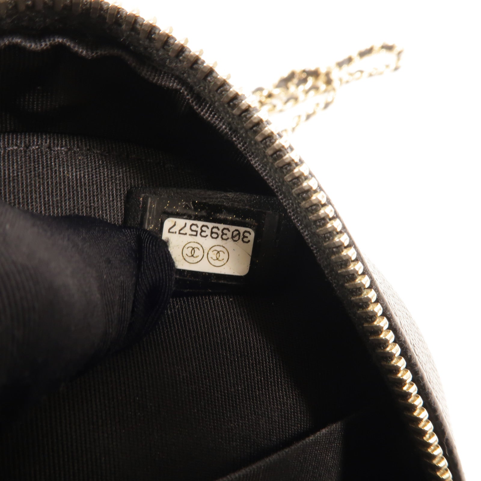 CHANEL 牛皮皮革Round CC Filigree Bag肩背袋
