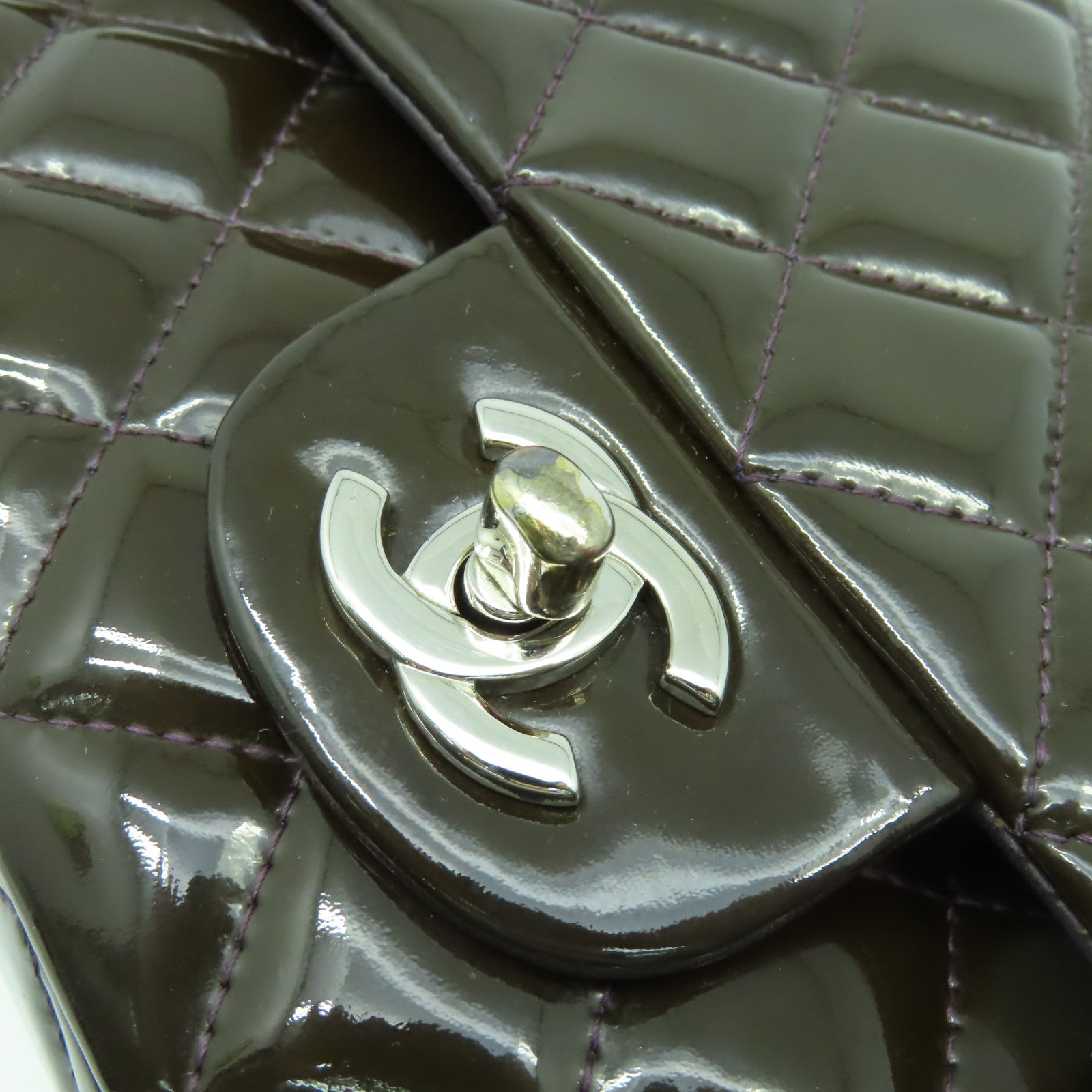 CHANEL 【清倉大減價】菱格漆皮皮革Classic 25cm銀扣鏈帶肩背袋啡色