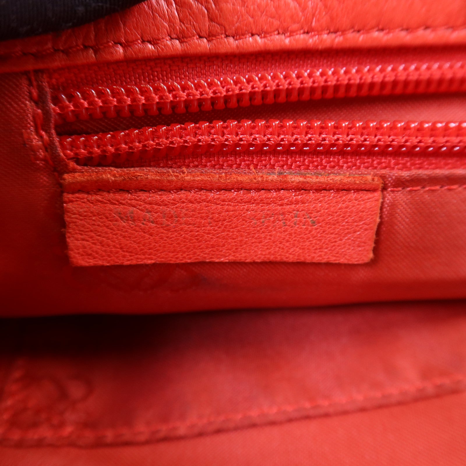 LOEWE 羊皮皮革Shoulder Bag金扣手挽袋