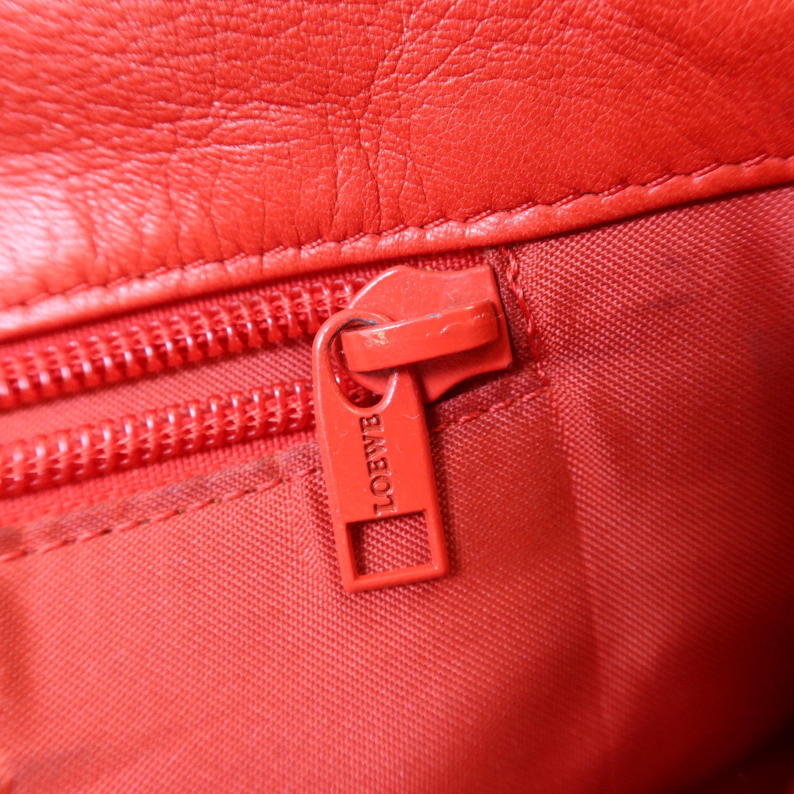 LOEWE 羊皮皮革Shoulder Bag金扣手挽袋