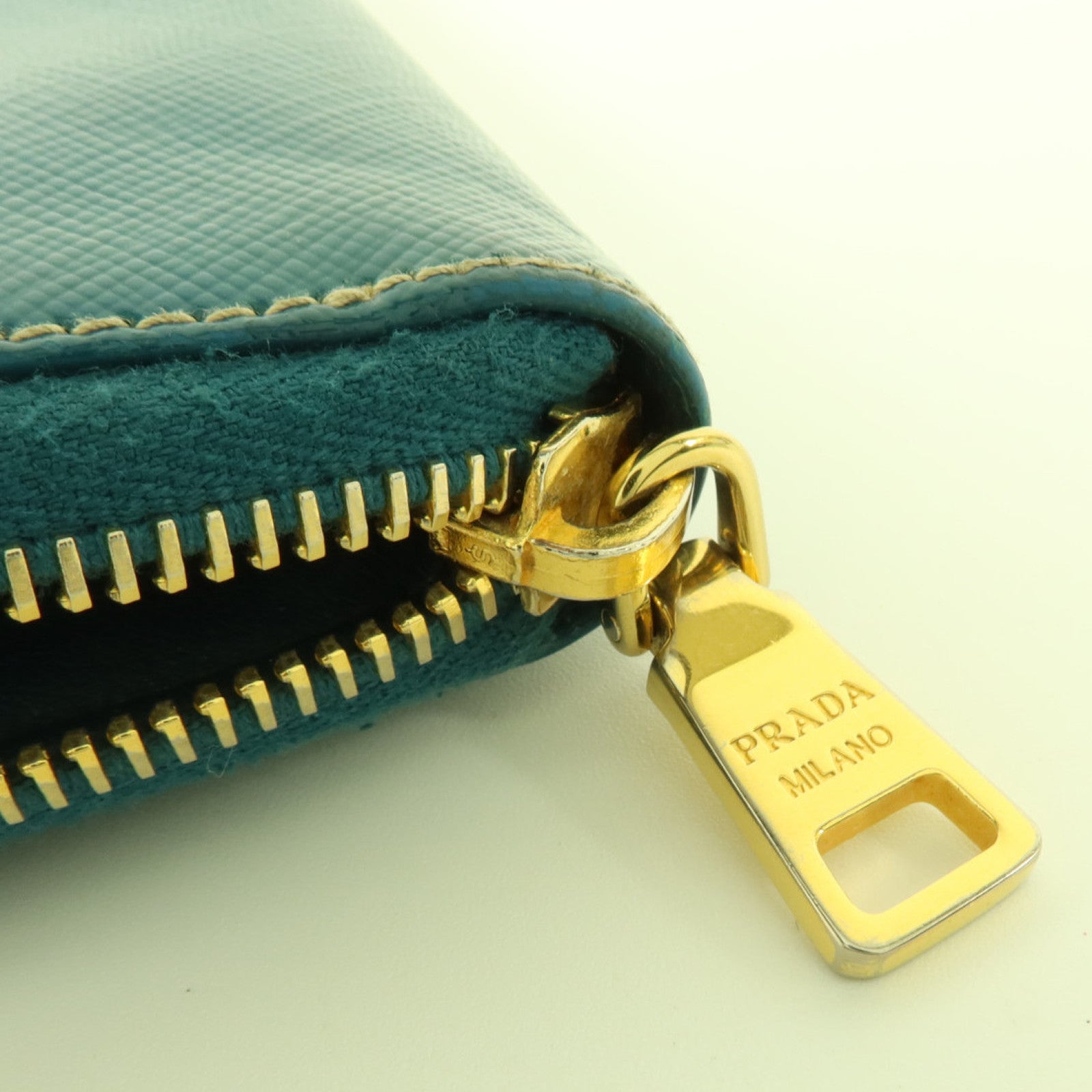 PRADA 漆皮皮革Long Wallet金扣長錢包