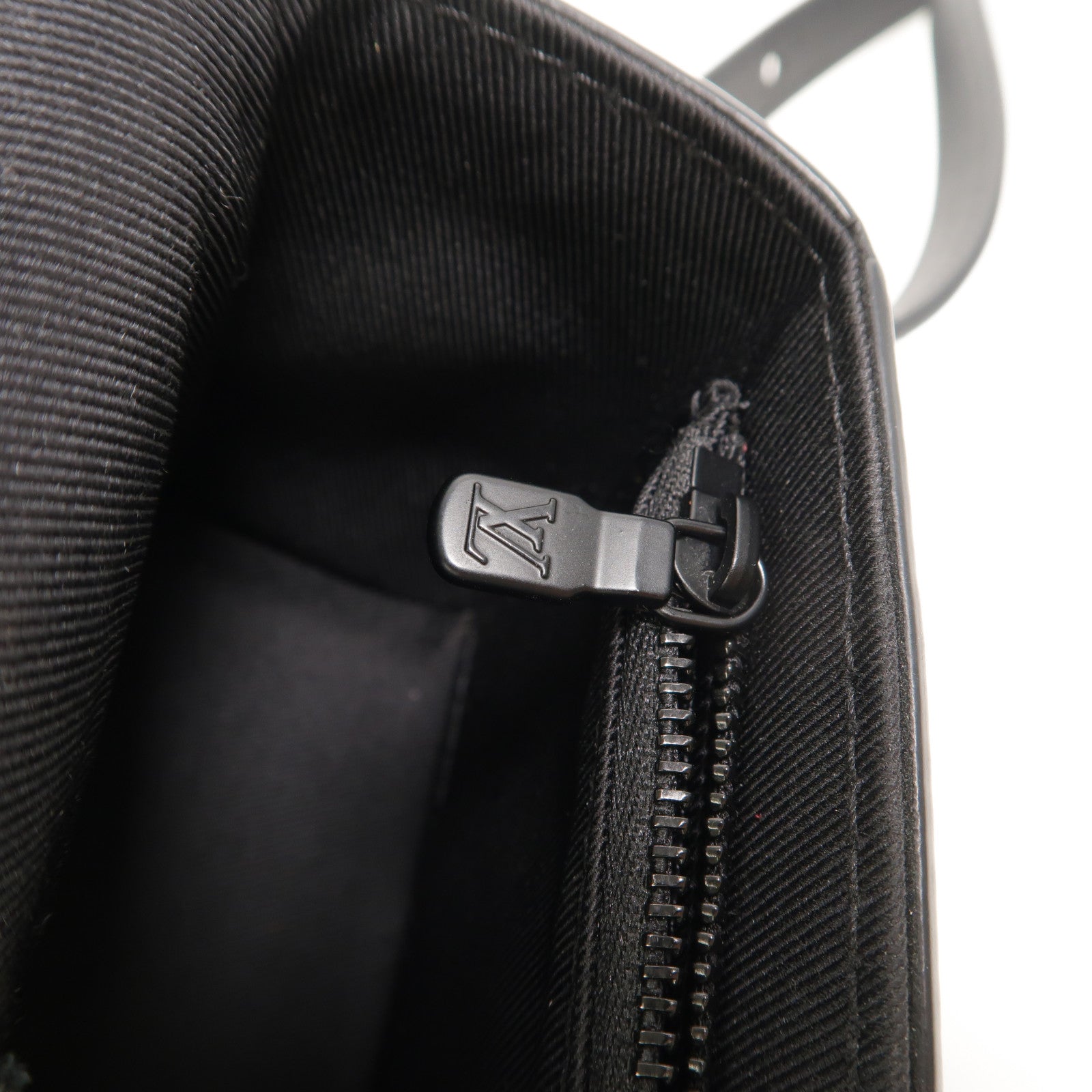 LOUIS VUITTON Monogram Eclipse Steamer Wearable Wallet肩背袋