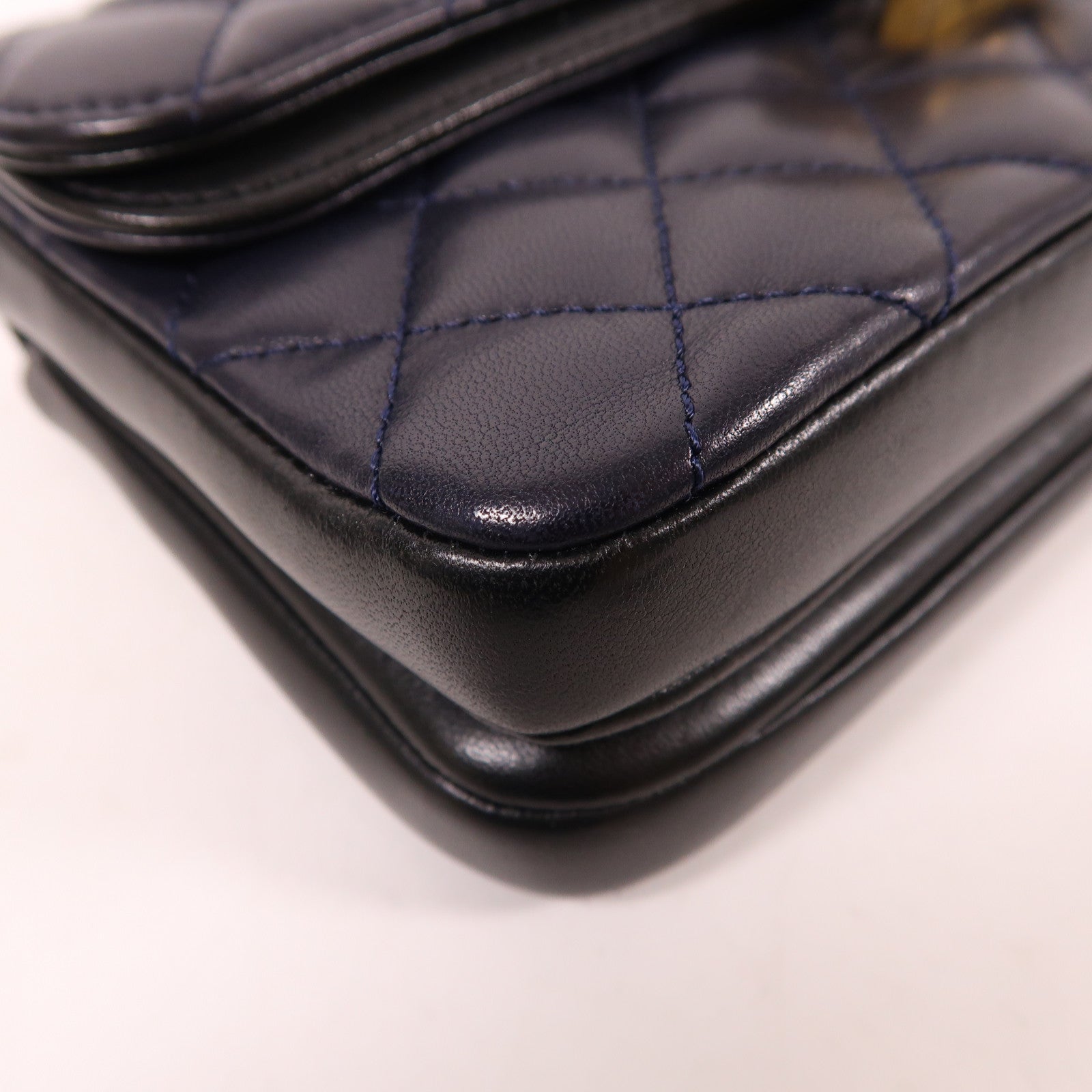 CHANEL 羊皮皮革Chain Shoulder金扣鏈帶肩背袋