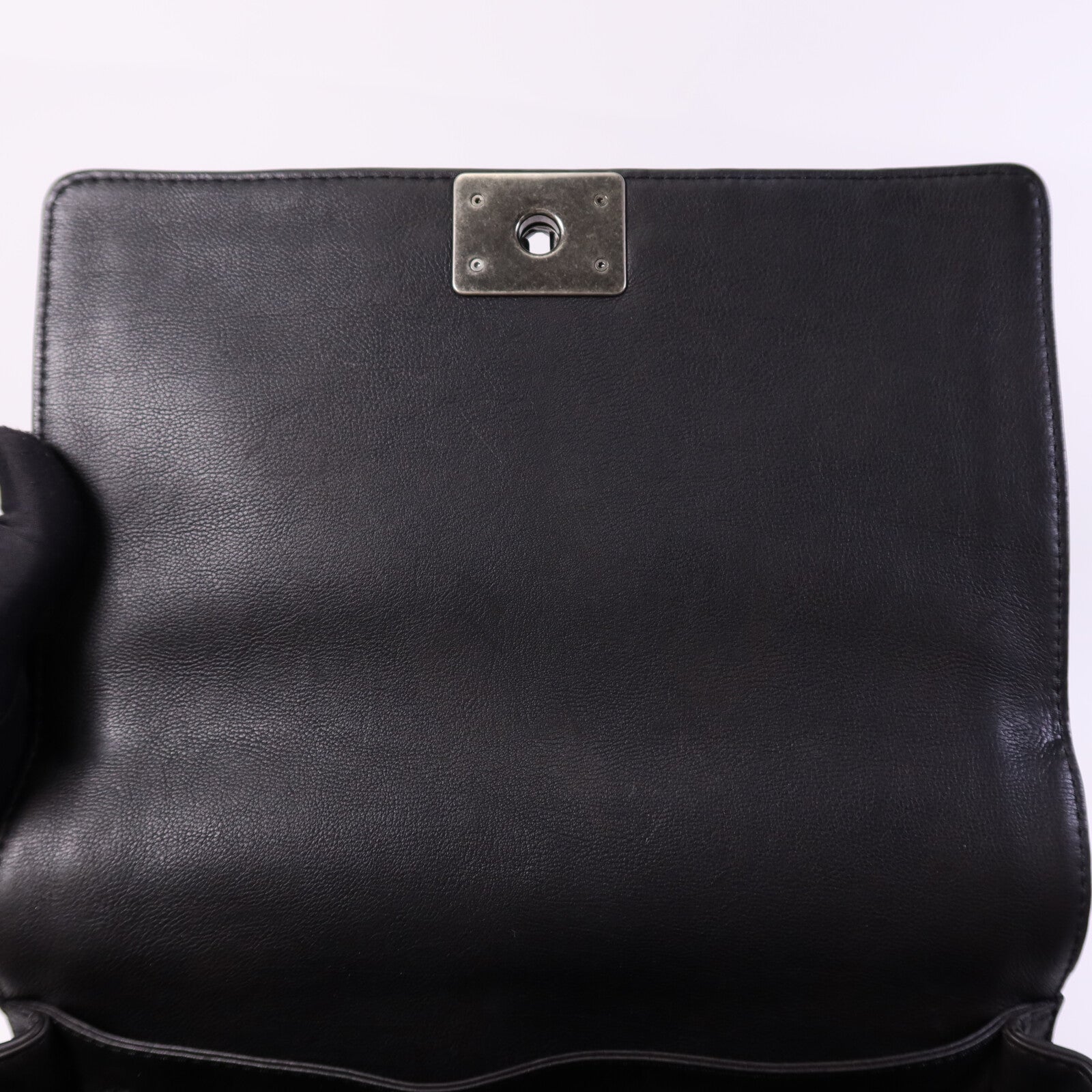 CHANEL 牛皮皮革Boy 28銀扣鏈帶肩背袋