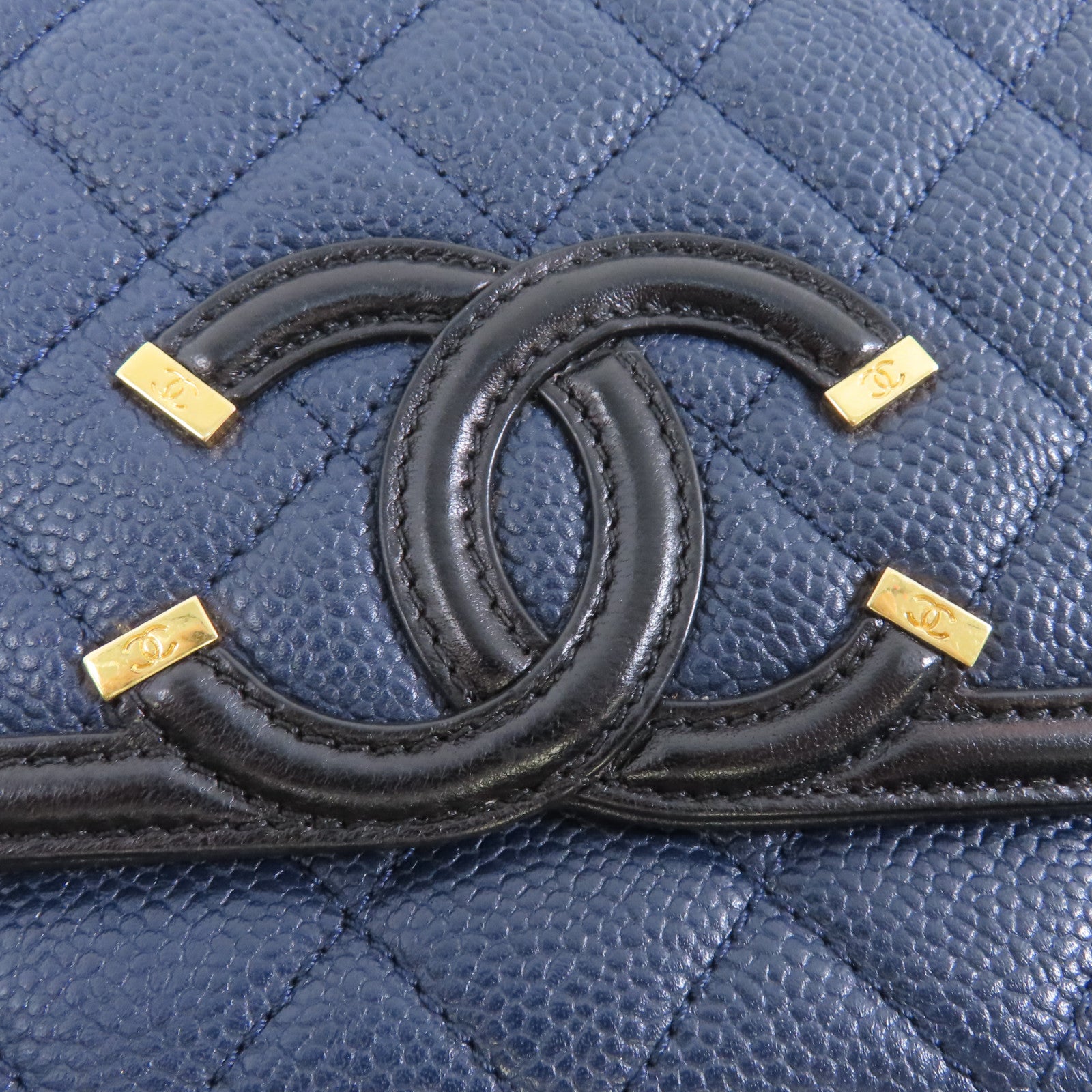 CHANEL 菱格牛皮皮革Chain Shoulder金扣鏈帶肩背袋深藍色/黑色