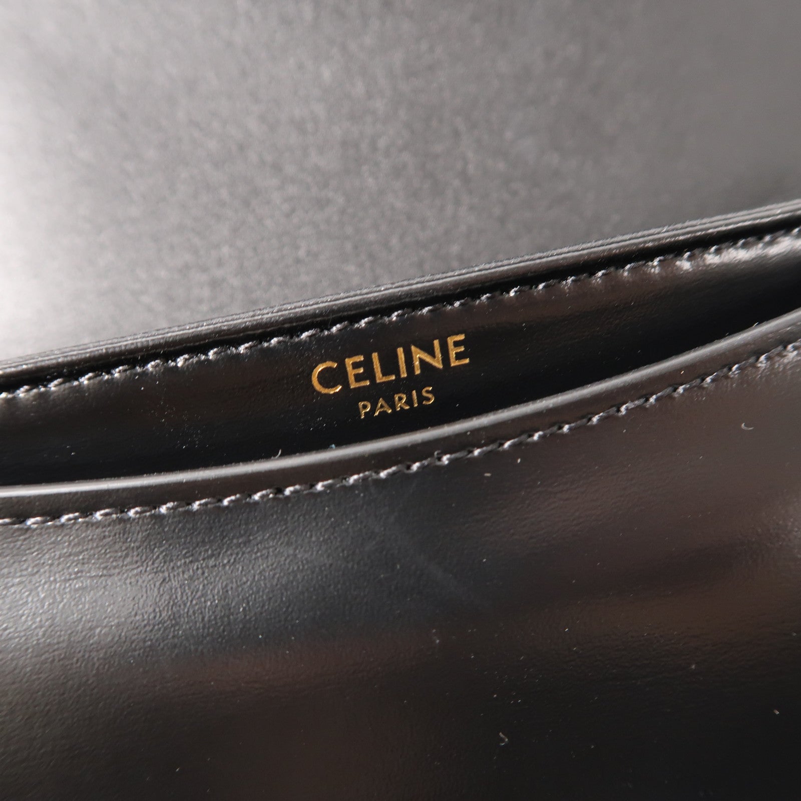 CELINE 牛皮皮革Besace Clea金扣肩背袋黑色