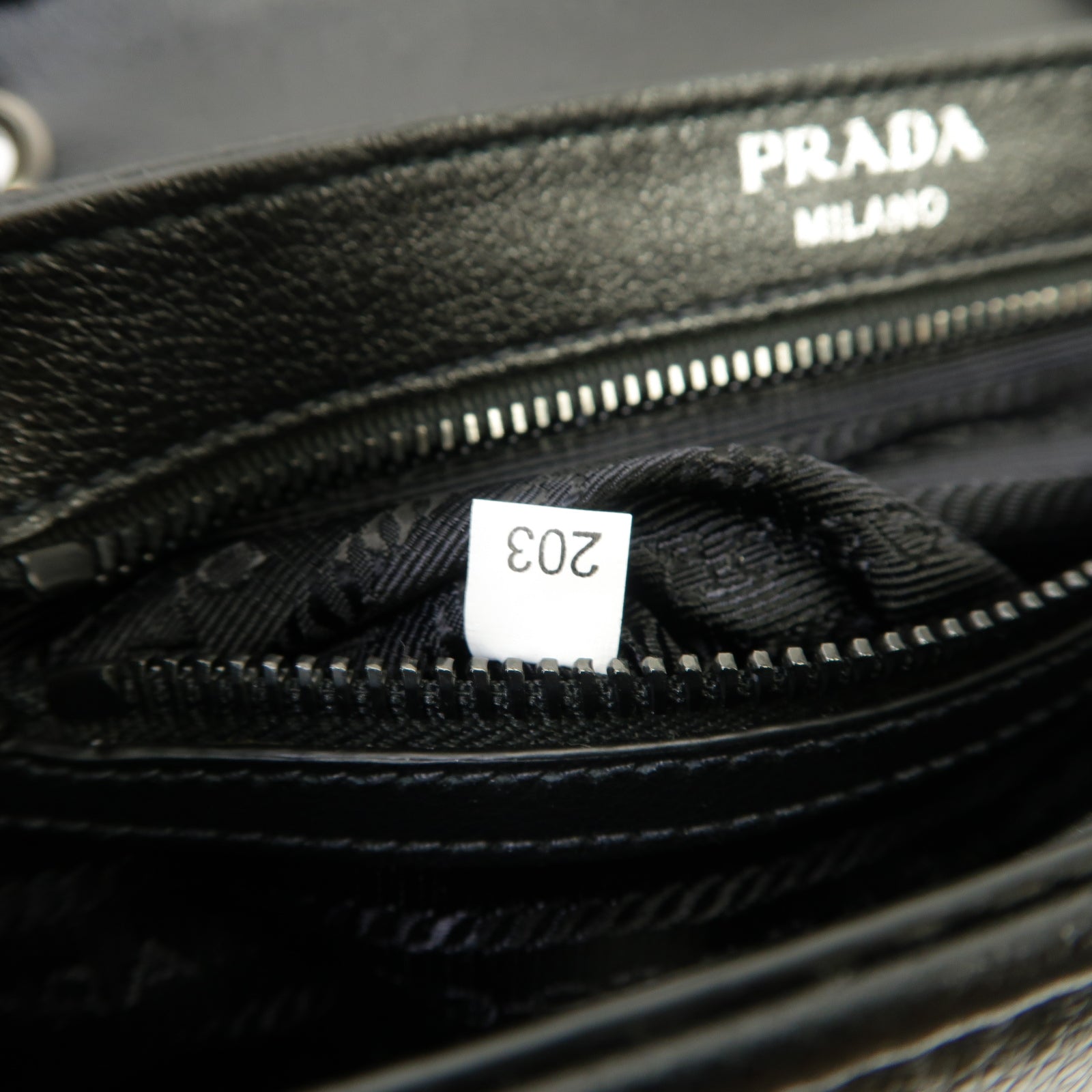 PRADA Glace Calf牛皮皮革Chain Shoulder銀扣鏈帶肩背袋黑色