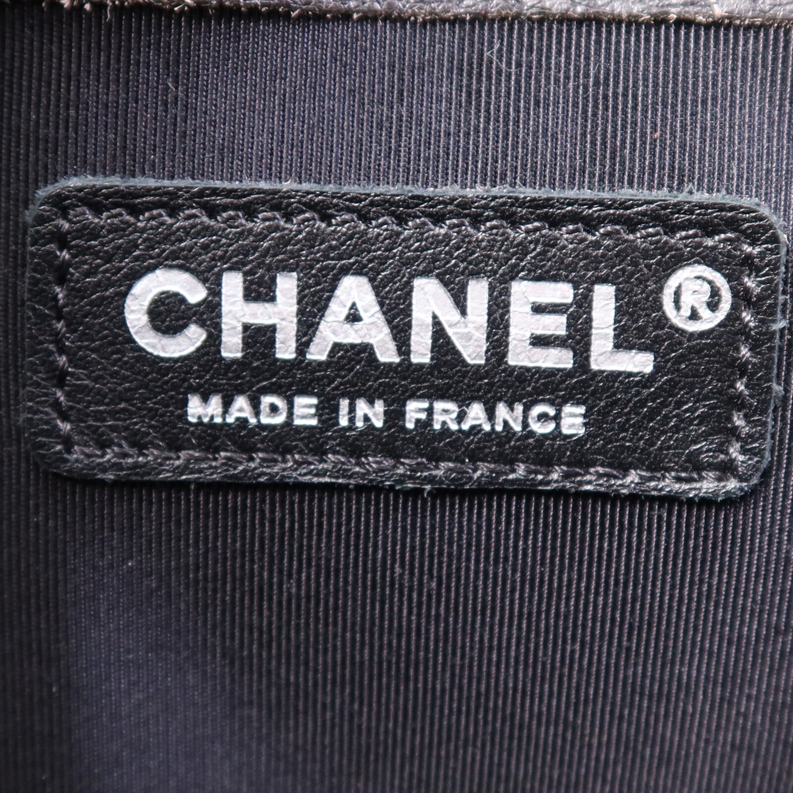 CHANEL 牛皮皮革Boy 28銀扣鏈帶肩背袋