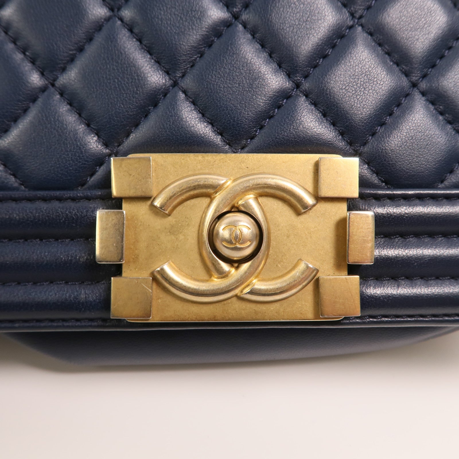 CHANEL 羊皮皮革Boy 20金扣鏈帶肩背袋