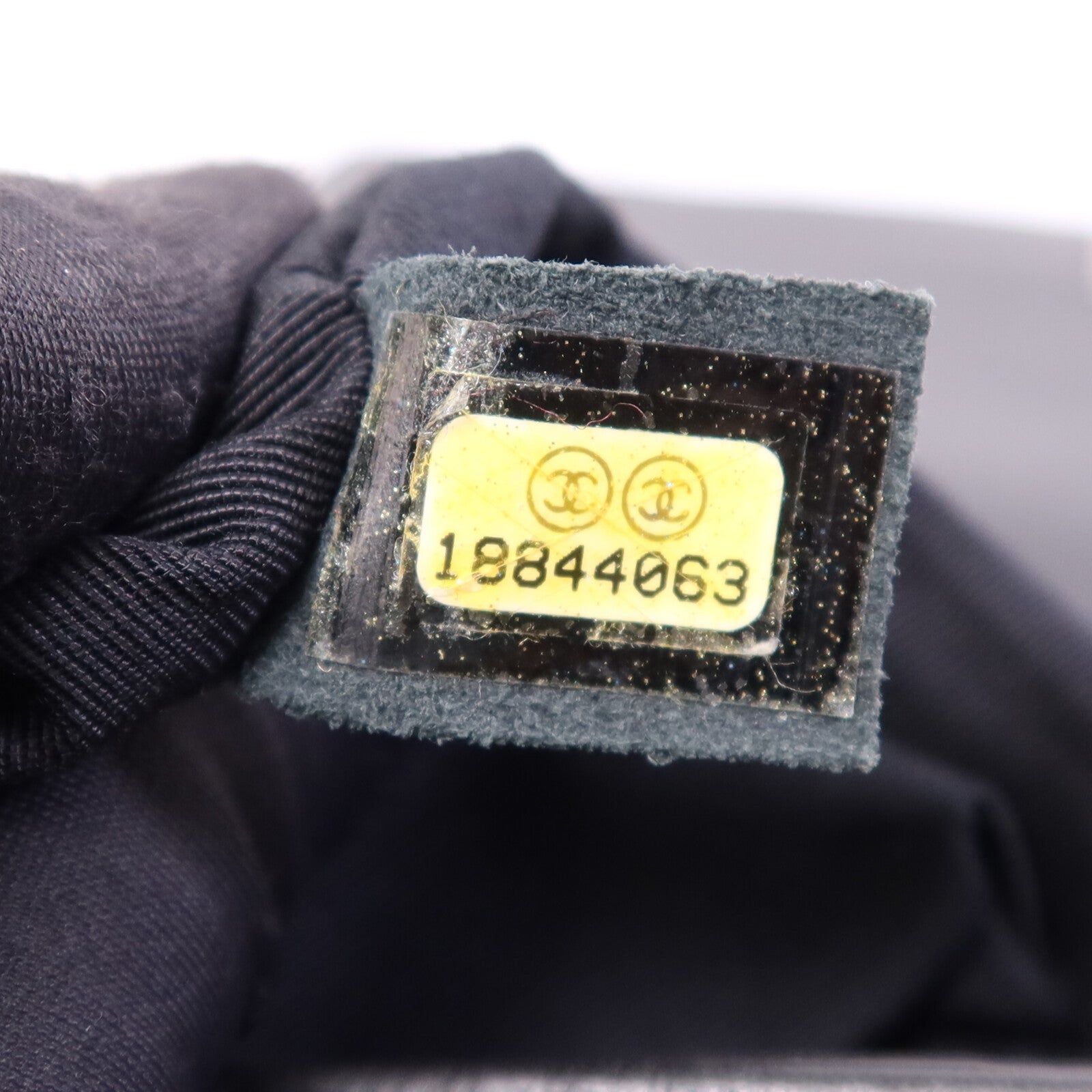 CHANEL 牛皮皮革Boy 28銀扣鏈帶肩背袋