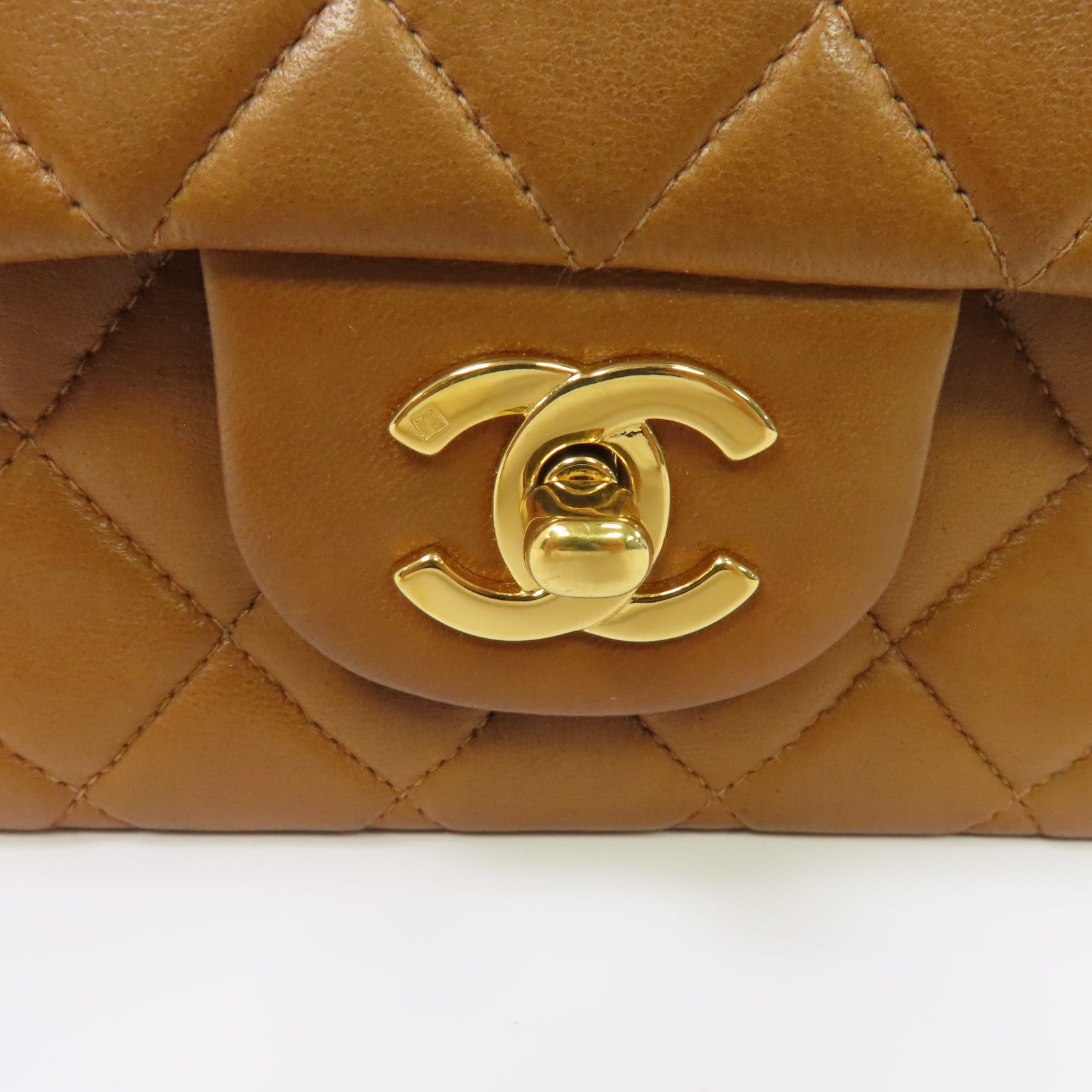 CHANEL 菱格牛皮皮革Classic金扣鏈帶肩背袋棕色