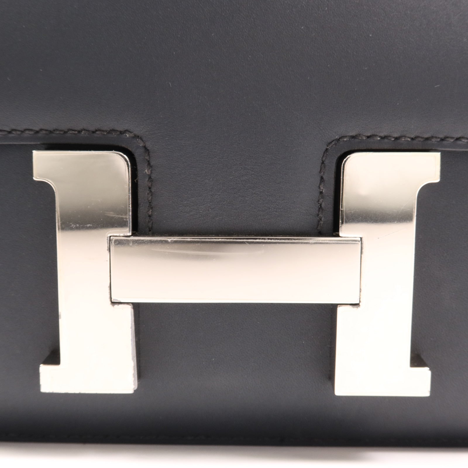 HERMES Swift皮革Constance 24銀扣肩背袋Bleu Ocean