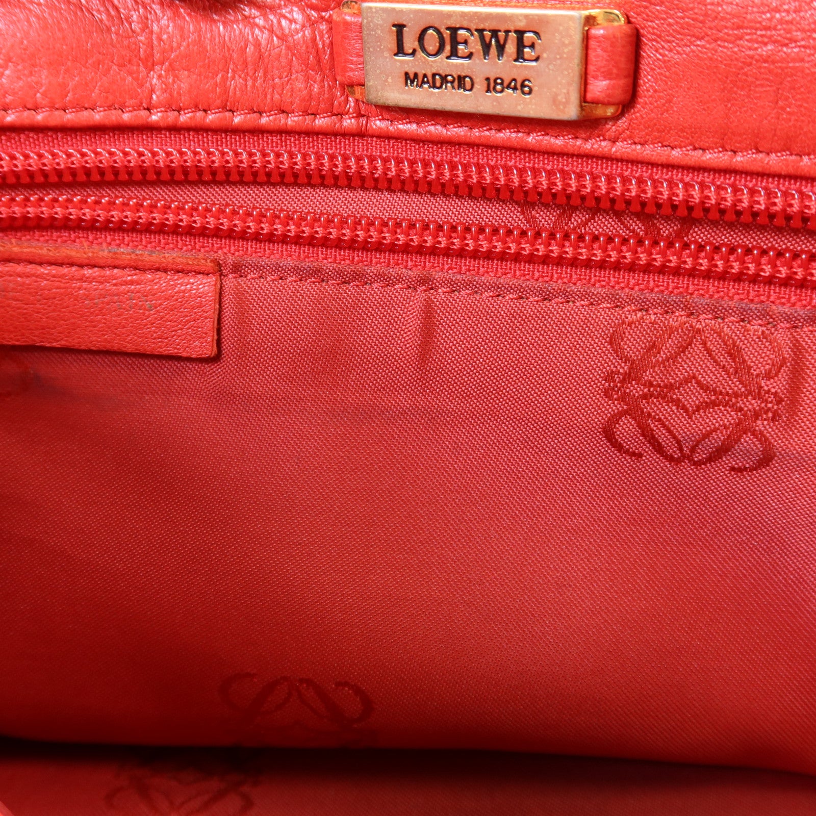 LOEWE 羊皮皮革Shoulder Bag金扣手挽袋