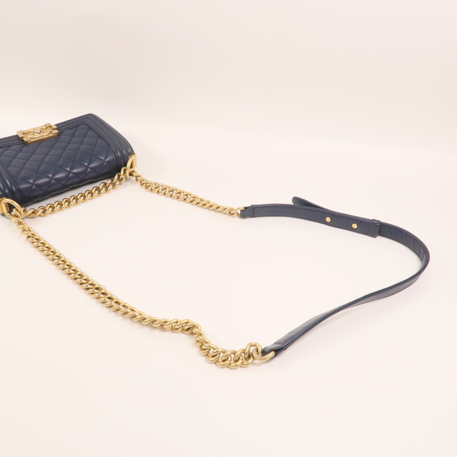 CHANEL 羊皮皮革Boy 20金扣鏈帶肩背袋