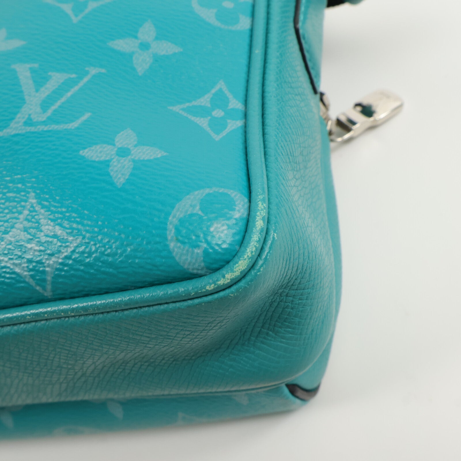 LOUIS VUITTON Taiga/Monogram Eclipse Outdoor Messenger PM 肩背袋