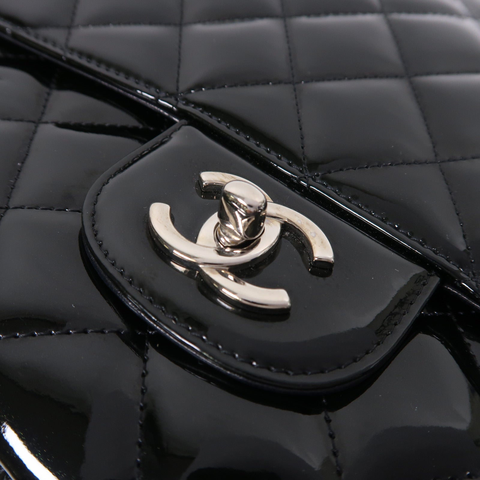 CHANEL【激減優惠】 漆皮皮革Large Classic銀扣鏈帶肩背袋黑色