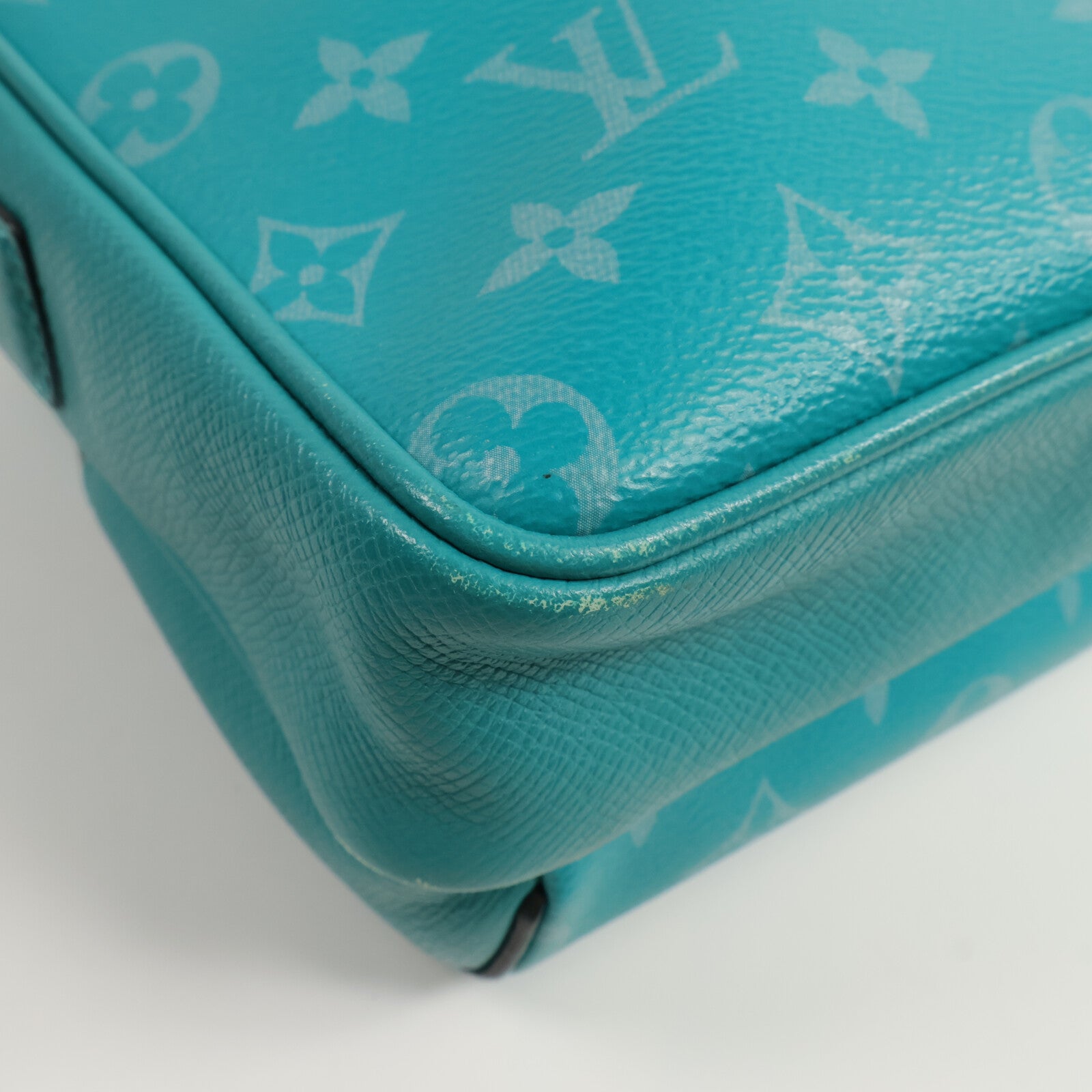 LOUIS VUITTON Taiga/Monogram Eclipse Outdoor Messenger PM 肩背袋