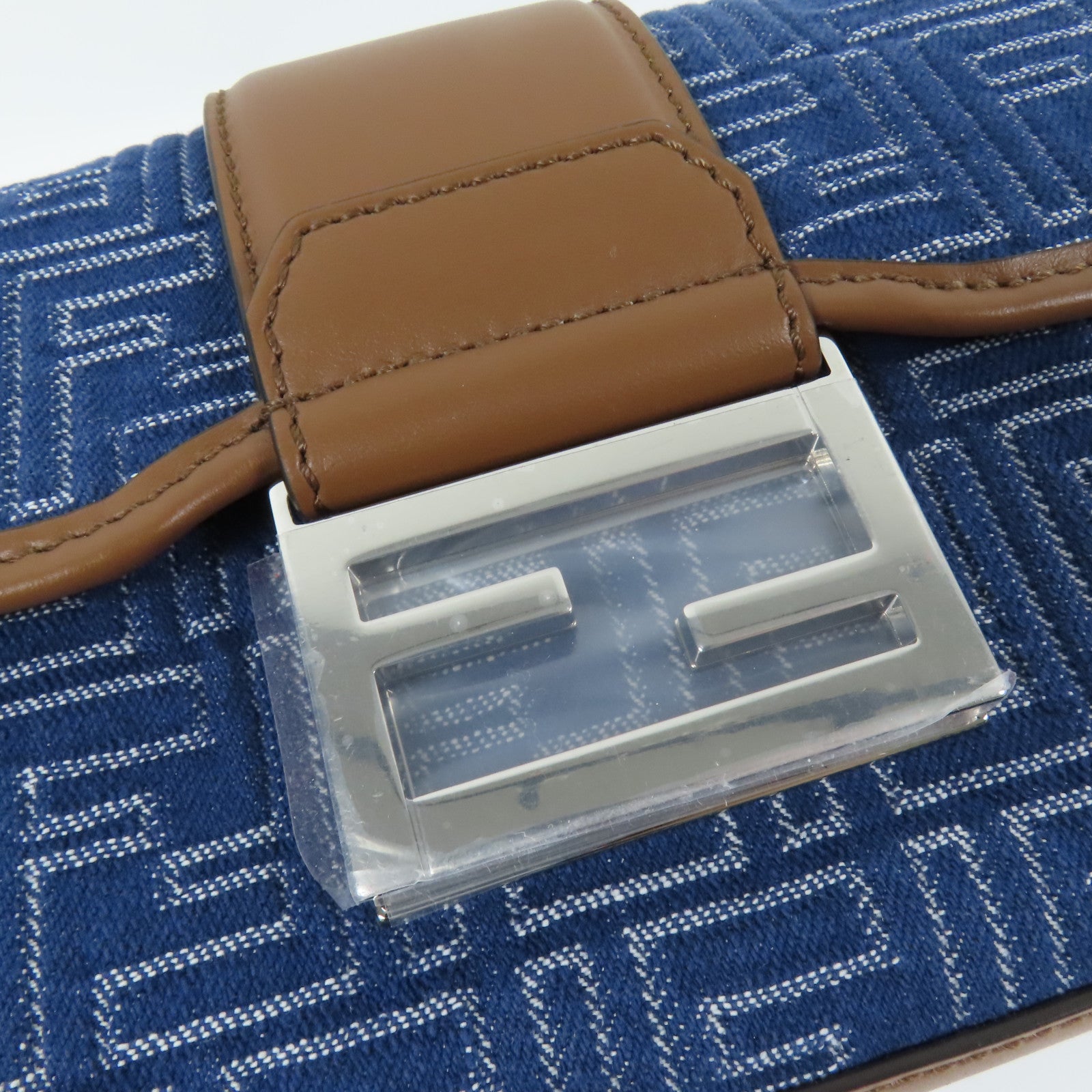 FENDI 帆布Double Baguette銀扣肩背袋藍色/棕色