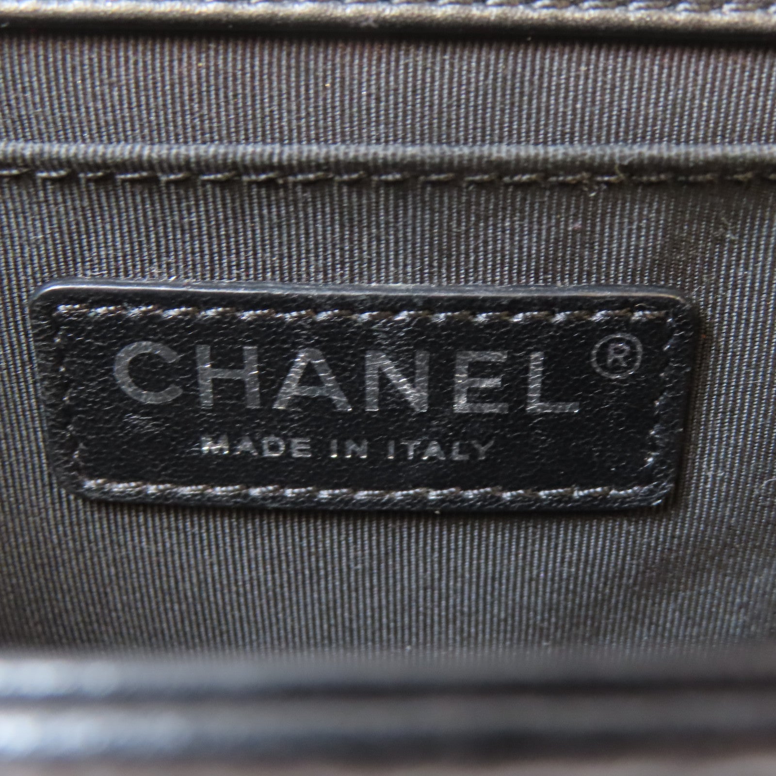 CHANEL 菱格羊皮皮革Boy 25黑扣鏈帶肩背袋黑色