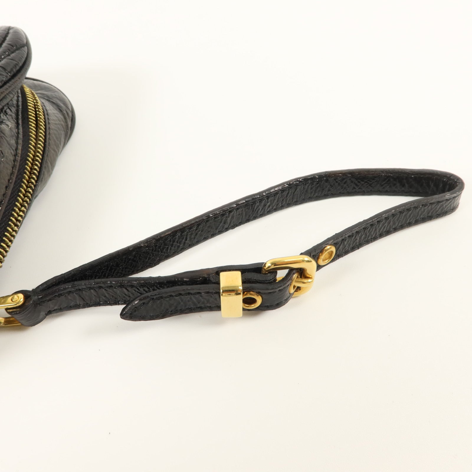 Miu Miu 漆皮皮革Clutch Bag金扣手拿包