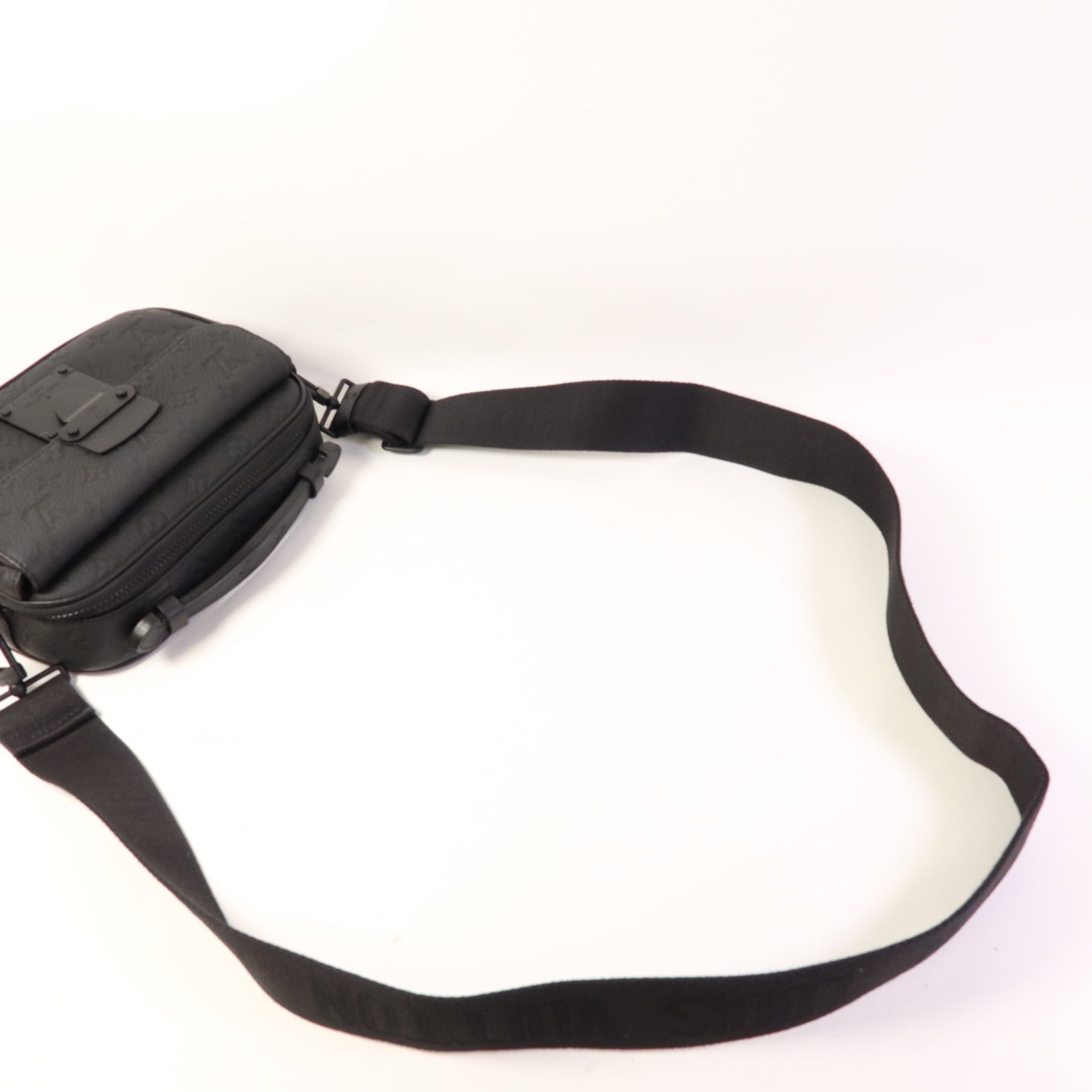 LOUIS VUITTON Taurillon S Lock Messenger手挽肩背兩用袋