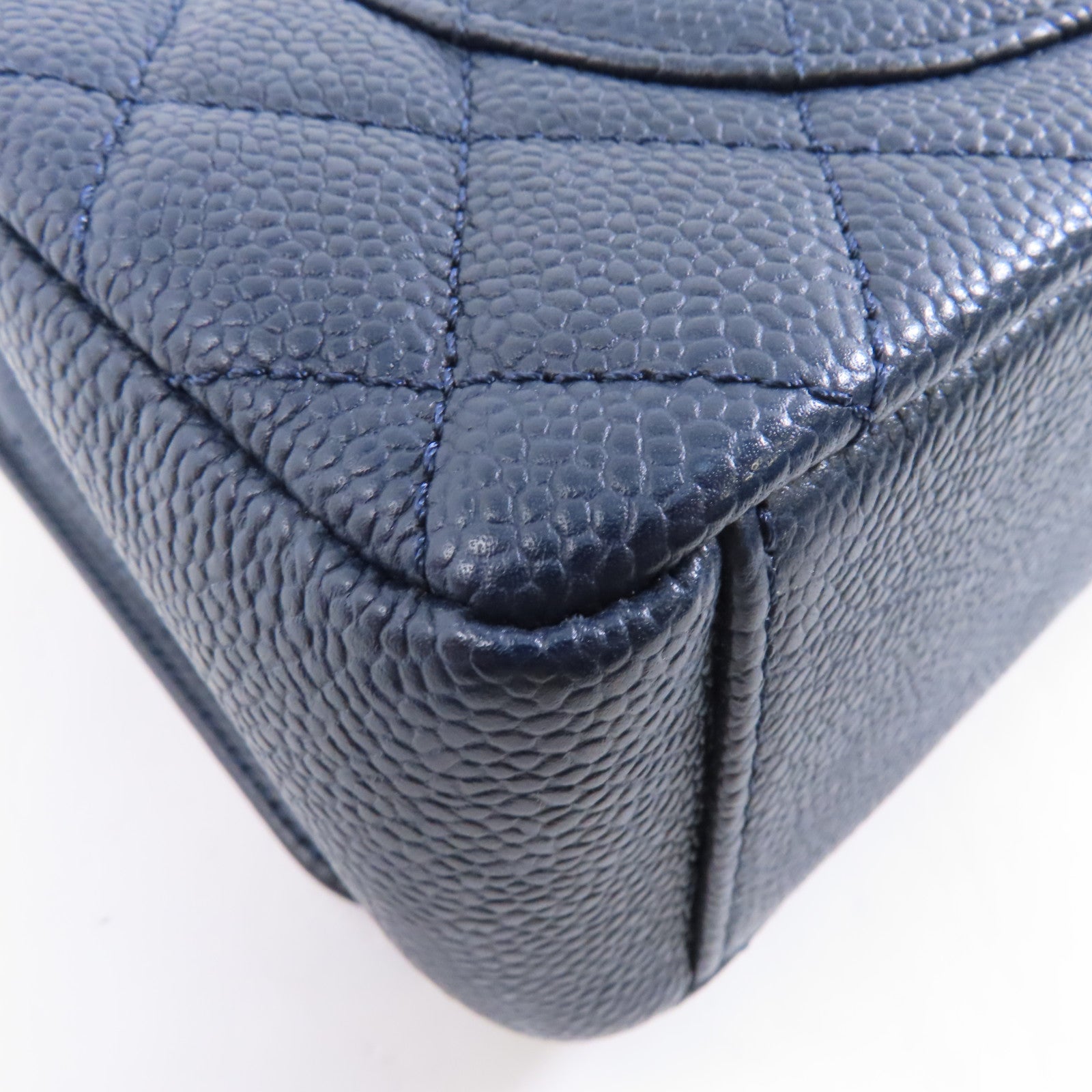 CHANEL 菱格牛皮皮革Chain Shoulder金扣鏈帶肩背袋深藍色