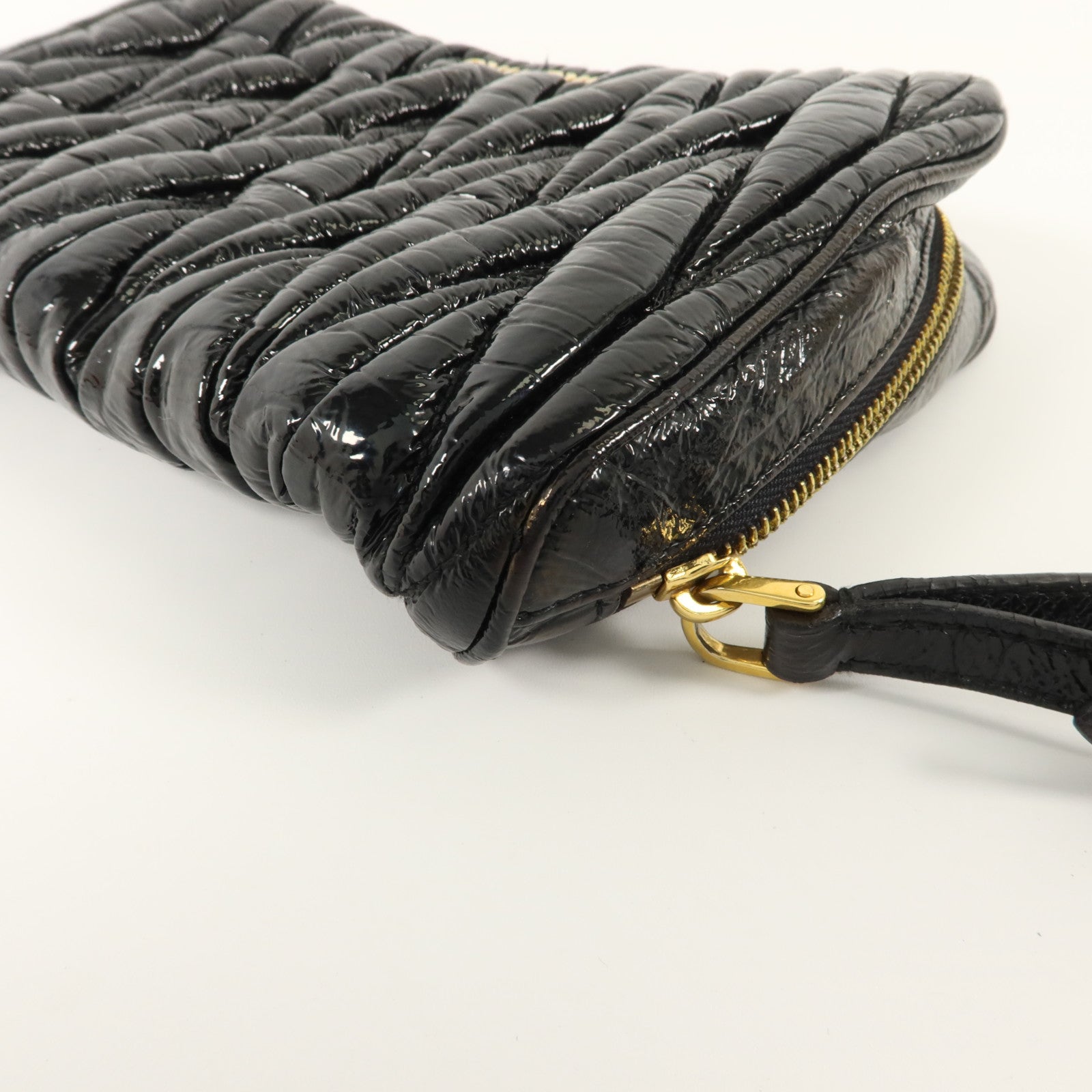 Miu Miu 漆皮皮革Clutch Bag金扣手拿包