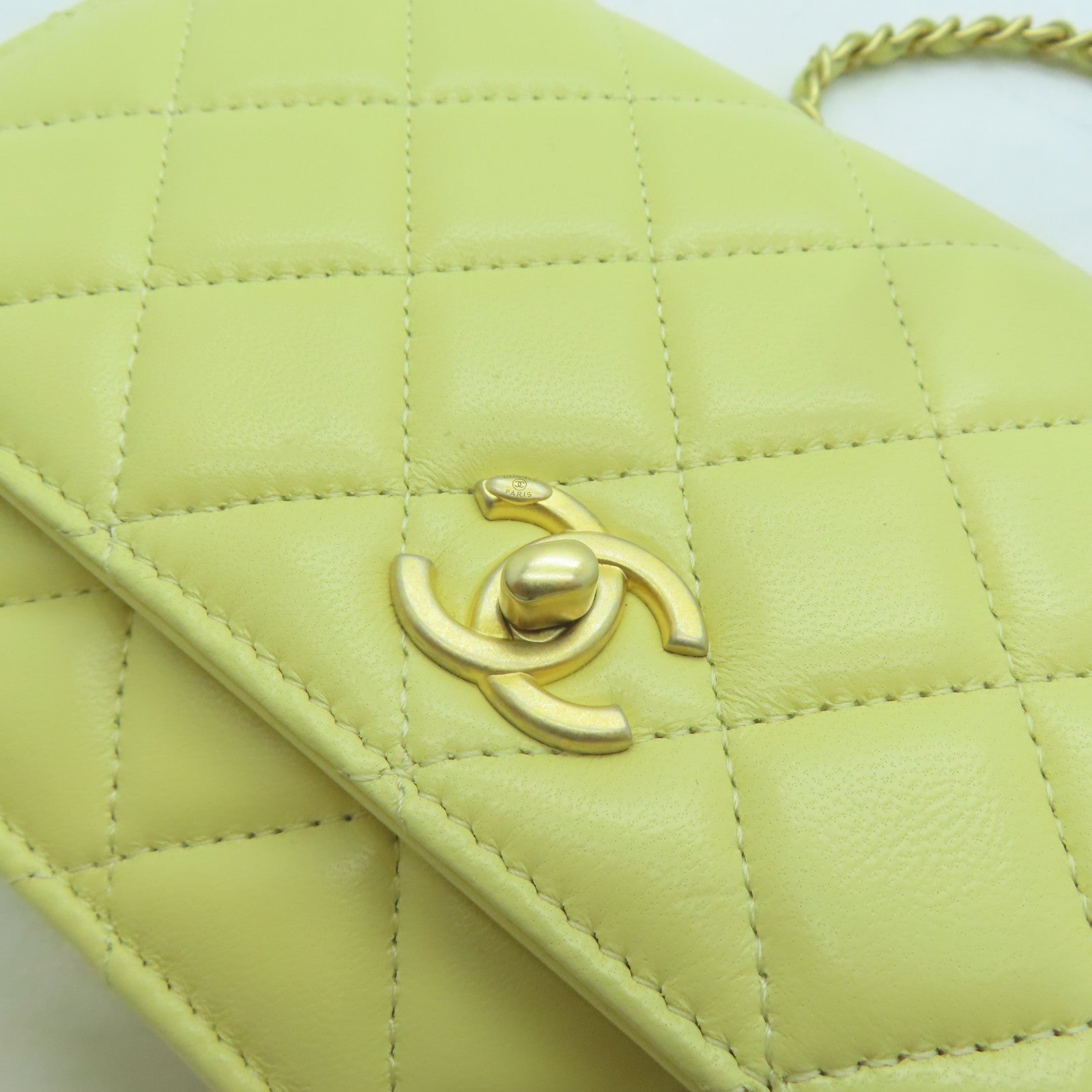 CHANEL **【激減優惠】菱格羊皮皮革Gold Ball Wallet On Chain金扣鏈帶肩背袋黃色