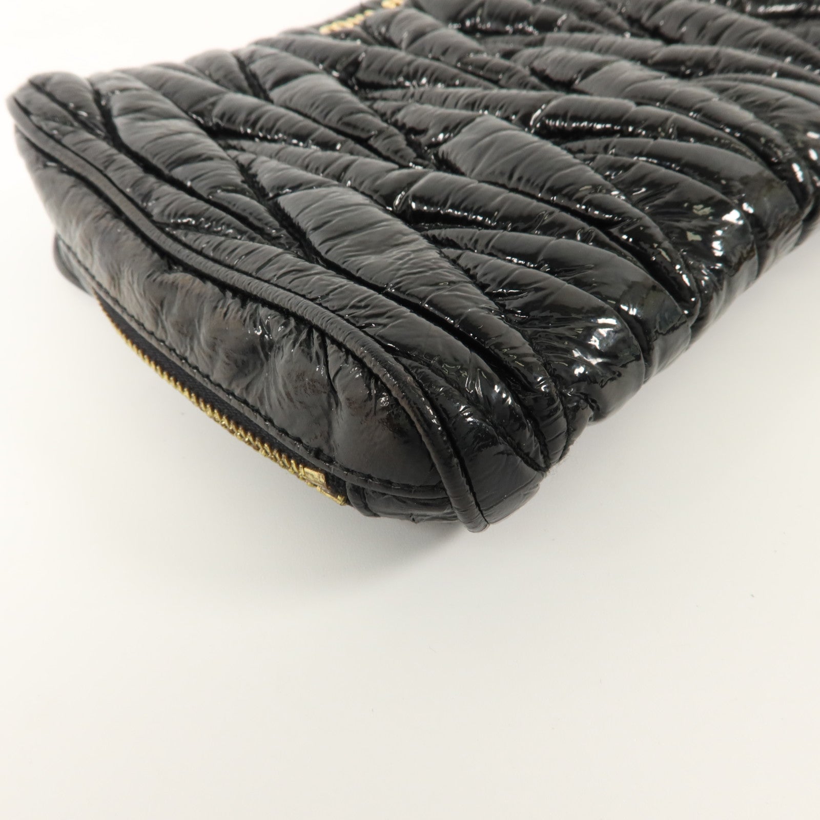 Miu Miu 漆皮皮革Clutch Bag金扣手拿包