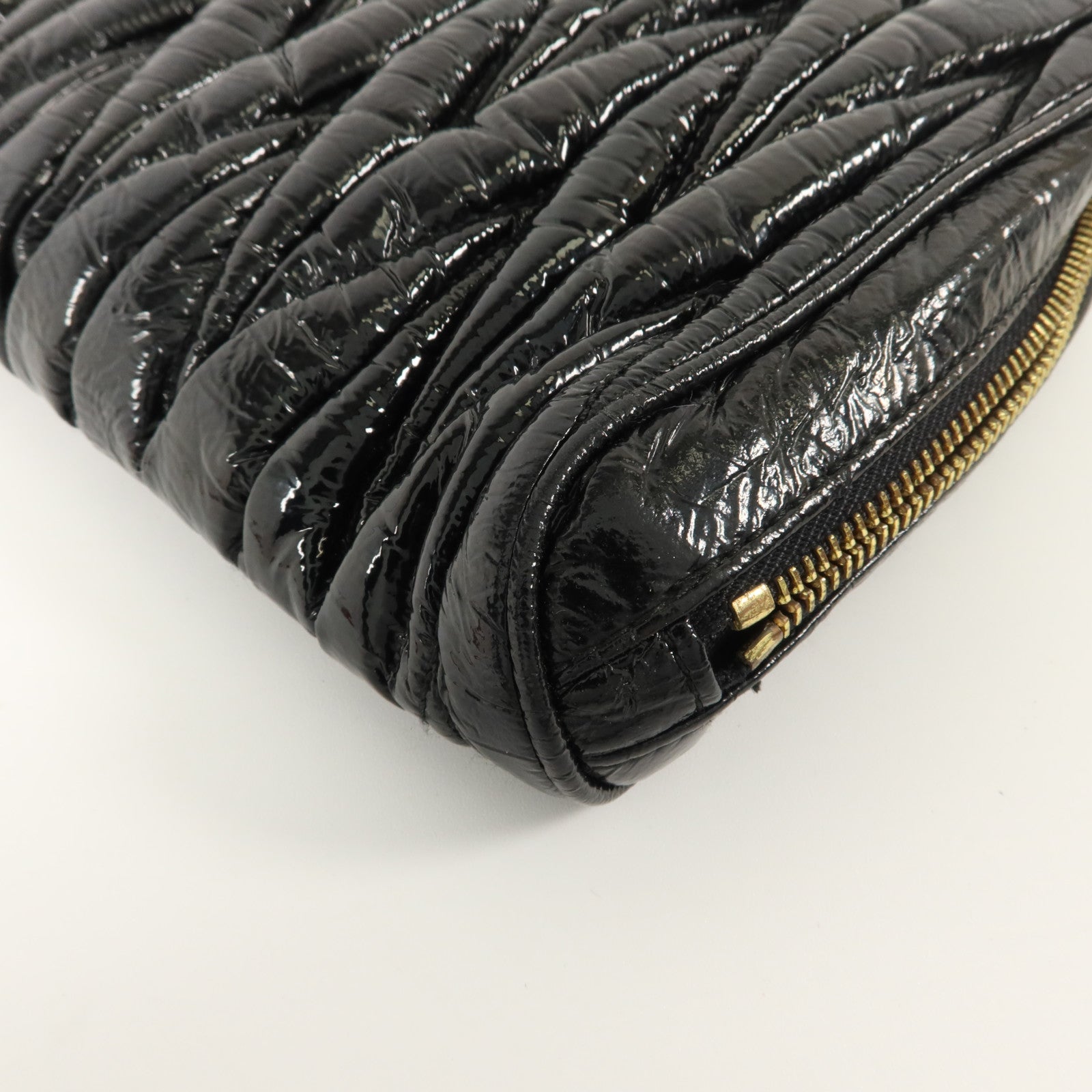 Miu Miu 漆皮皮革Clutch Bag金扣手拿包