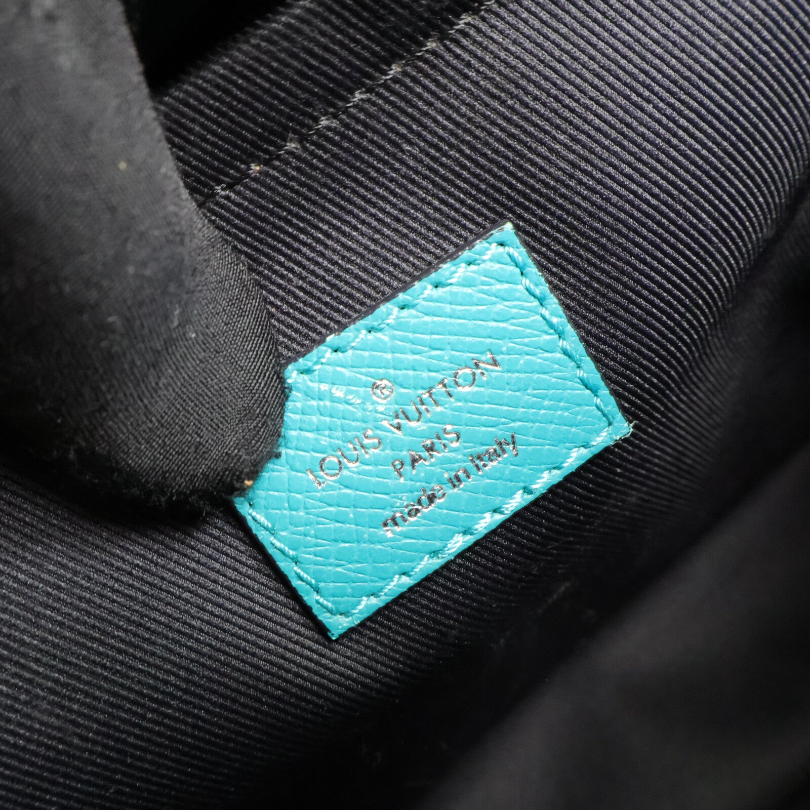 LOUIS VUITTON Taiga/Monogram Eclipse Outdoor Messenger PM 肩背袋