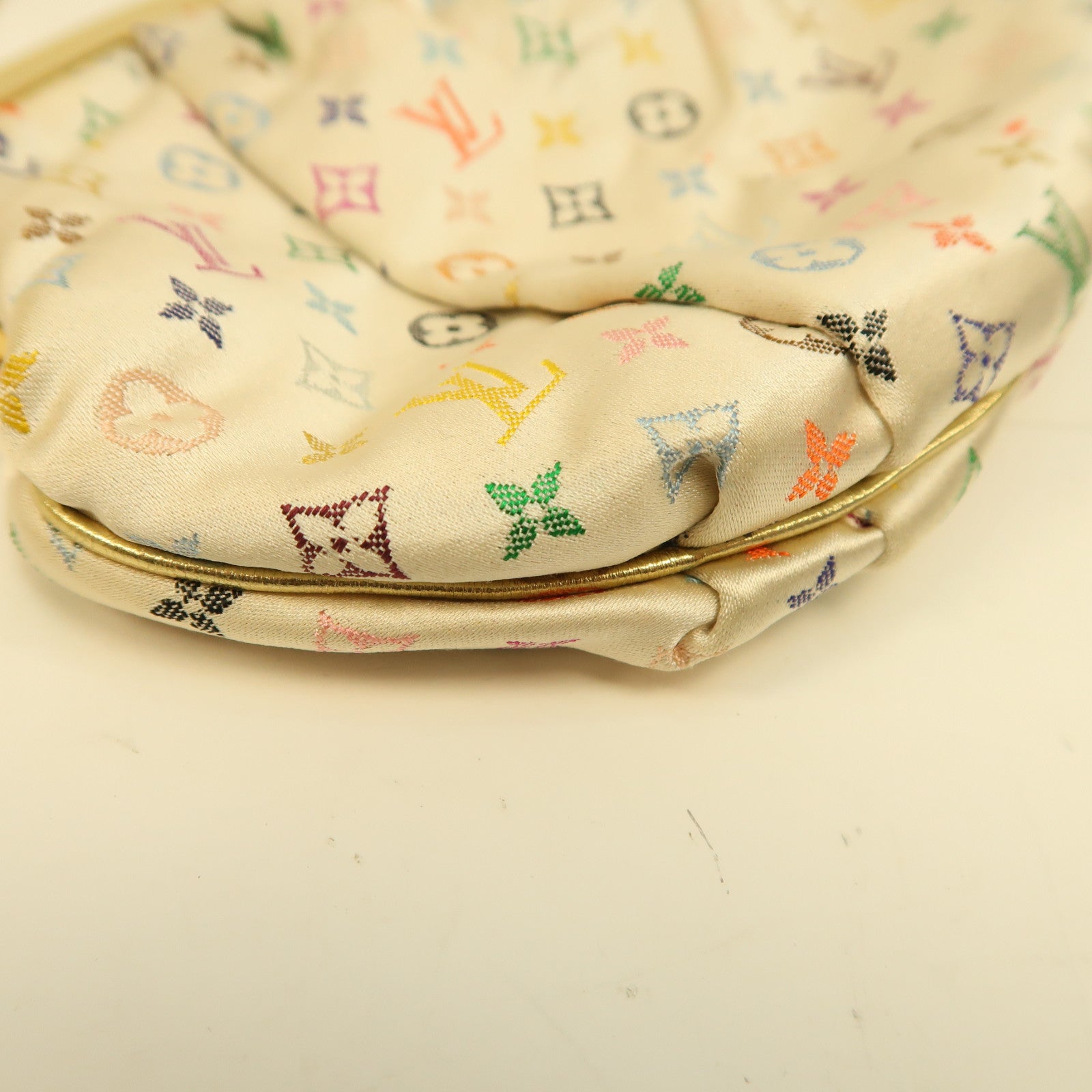LOUIS VUITTON Monogram Satin Omoniere金扣手挽袋米白色
