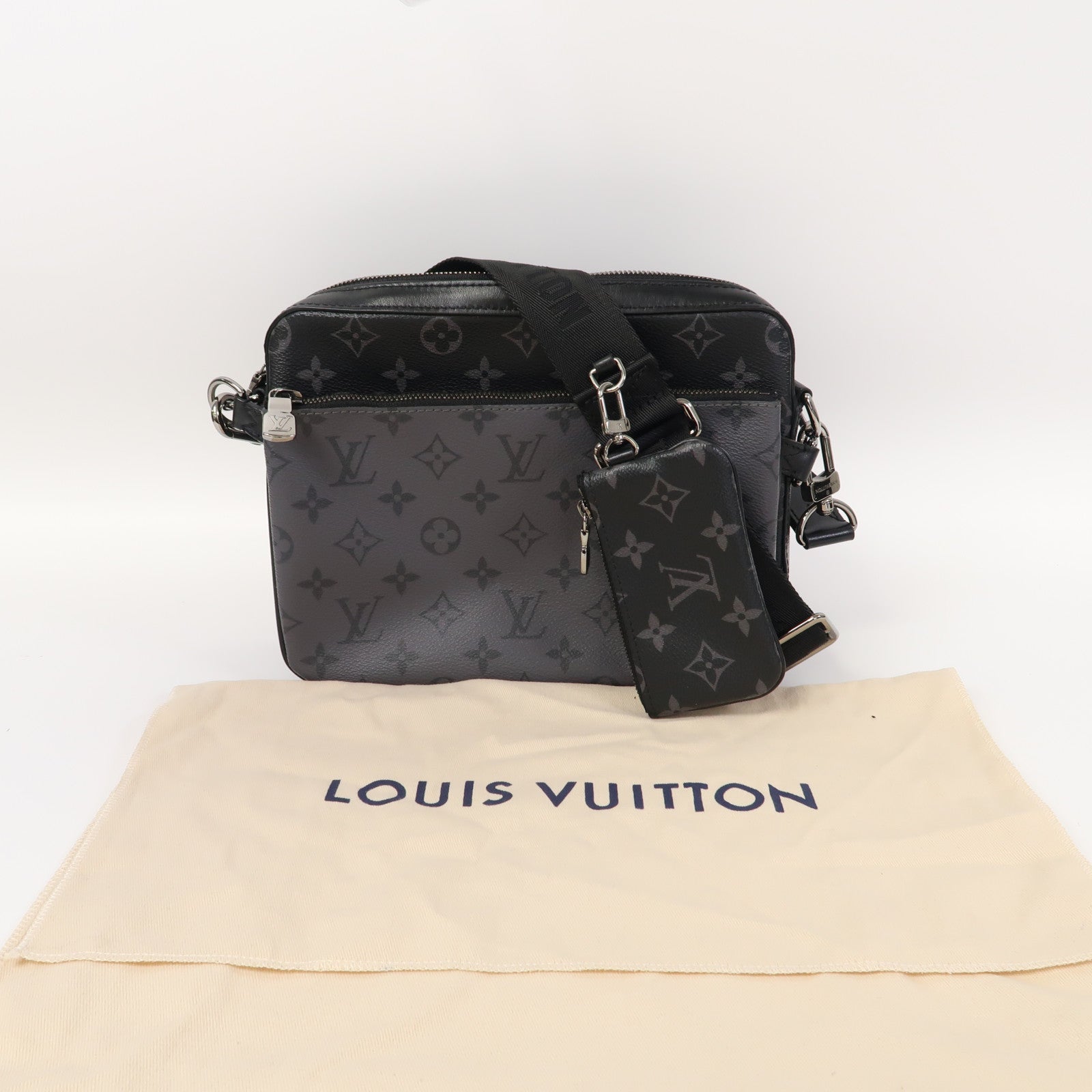 LOUIS VUITTON Monogram Eclipse Trio Messenger Bag銀扣肩背袋黑色/灰色
