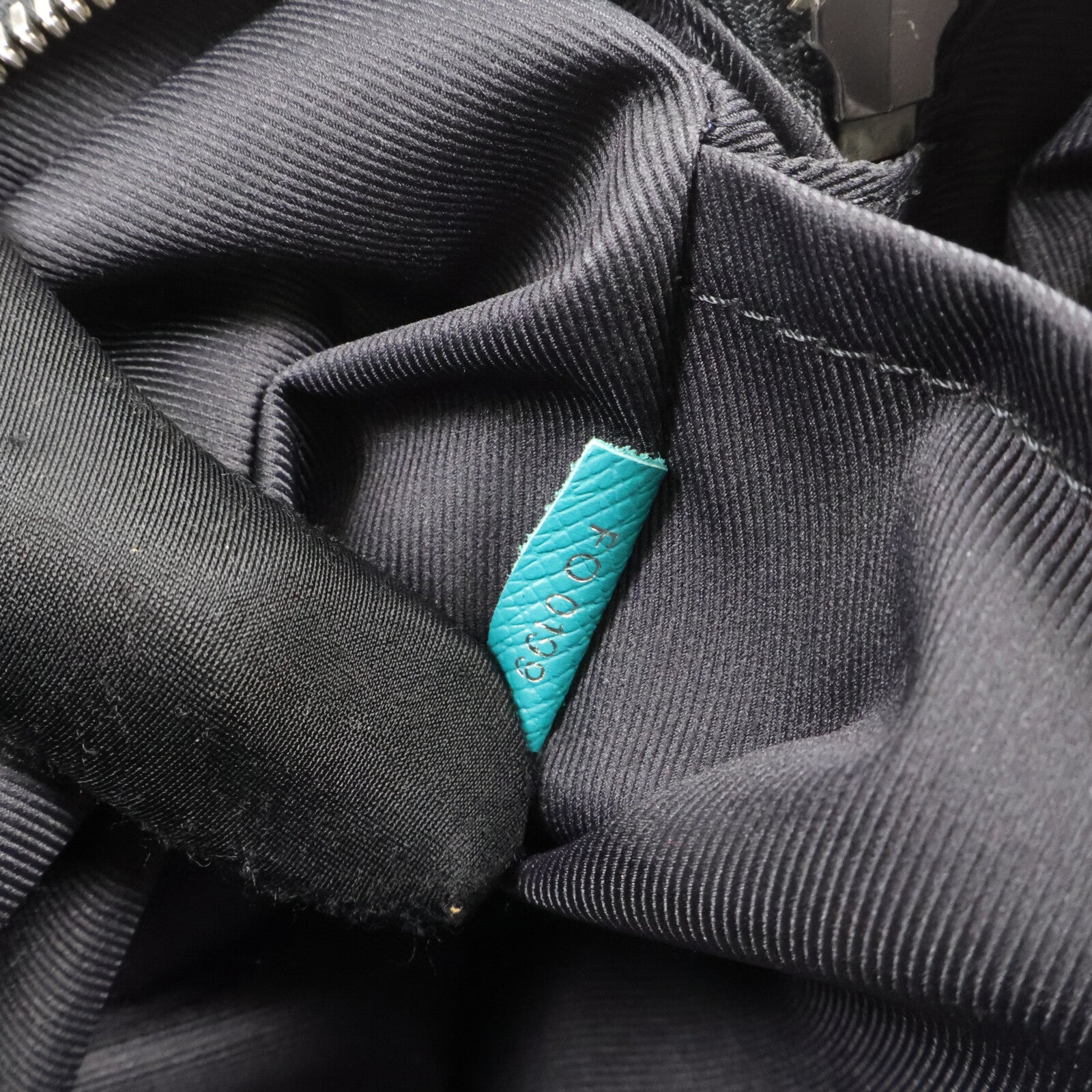 LOUIS VUITTON Taiga/Monogram Eclipse Outdoor Messenger PM 肩背袋