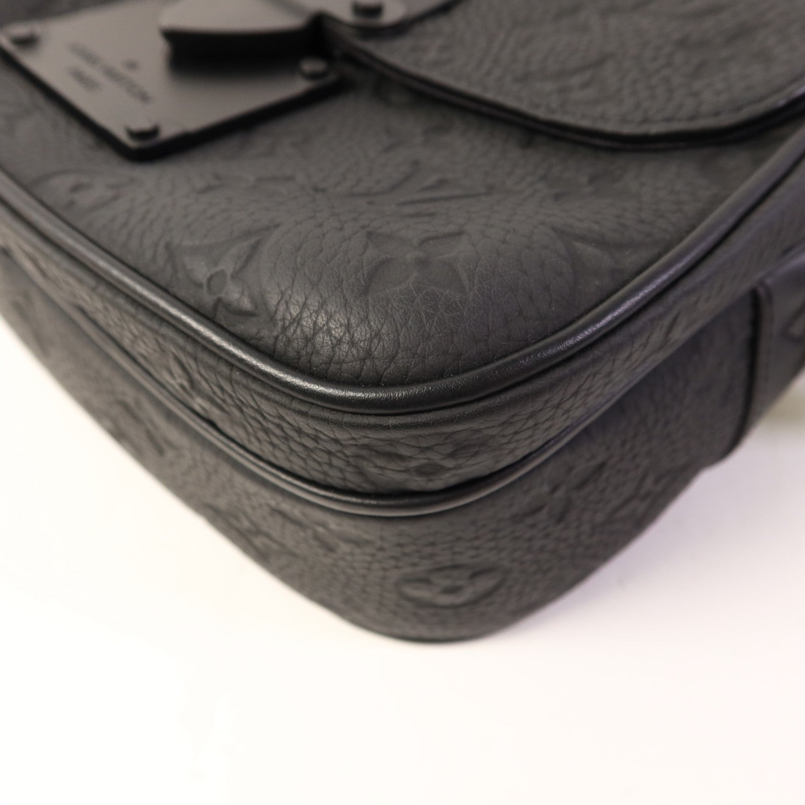 LOUIS VUITTON Taurillon S Lock Messenger手挽肩背兩用袋