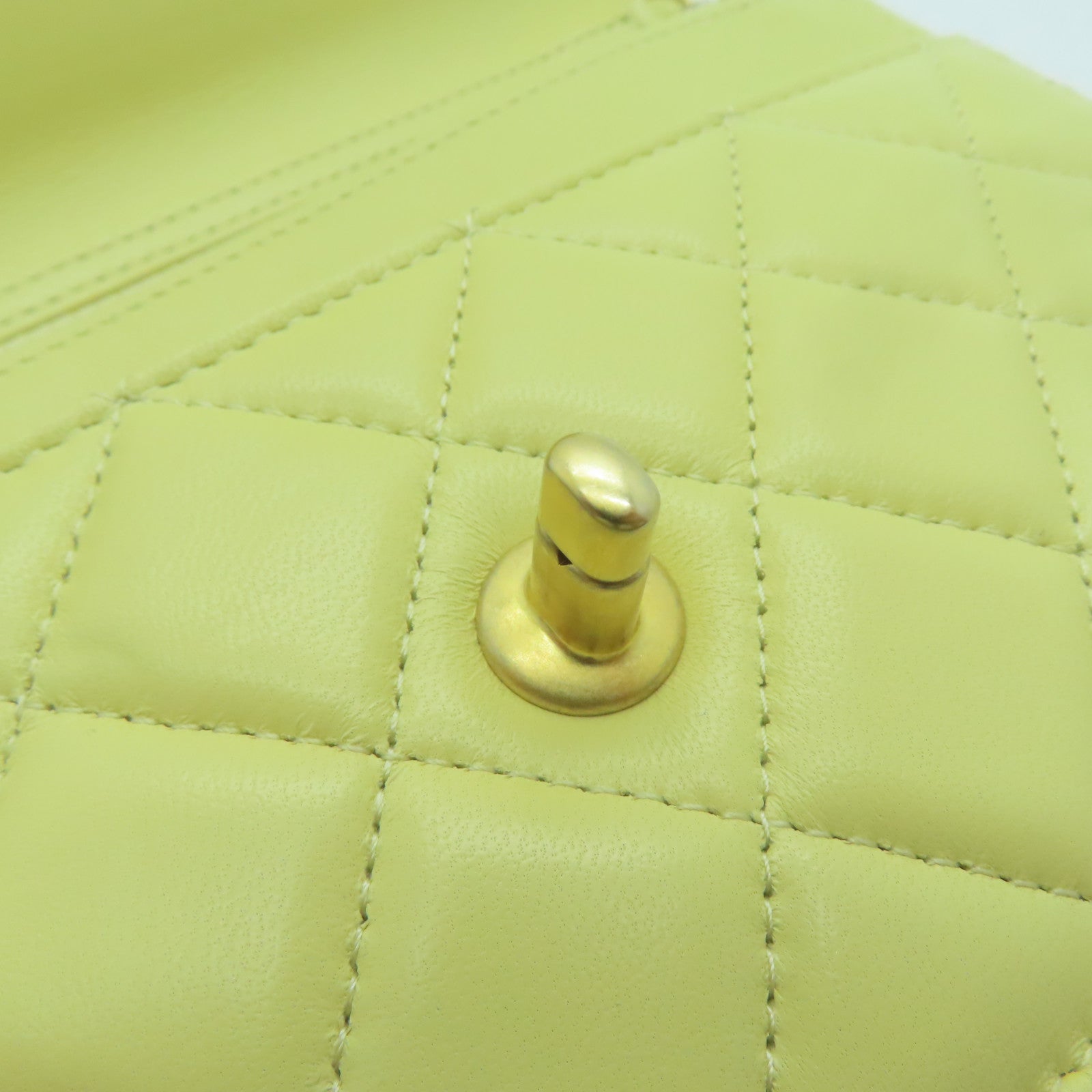 CHANEL **【激減優惠】菱格羊皮皮革Gold Ball Wallet On Chain金扣鏈帶肩背袋黃色