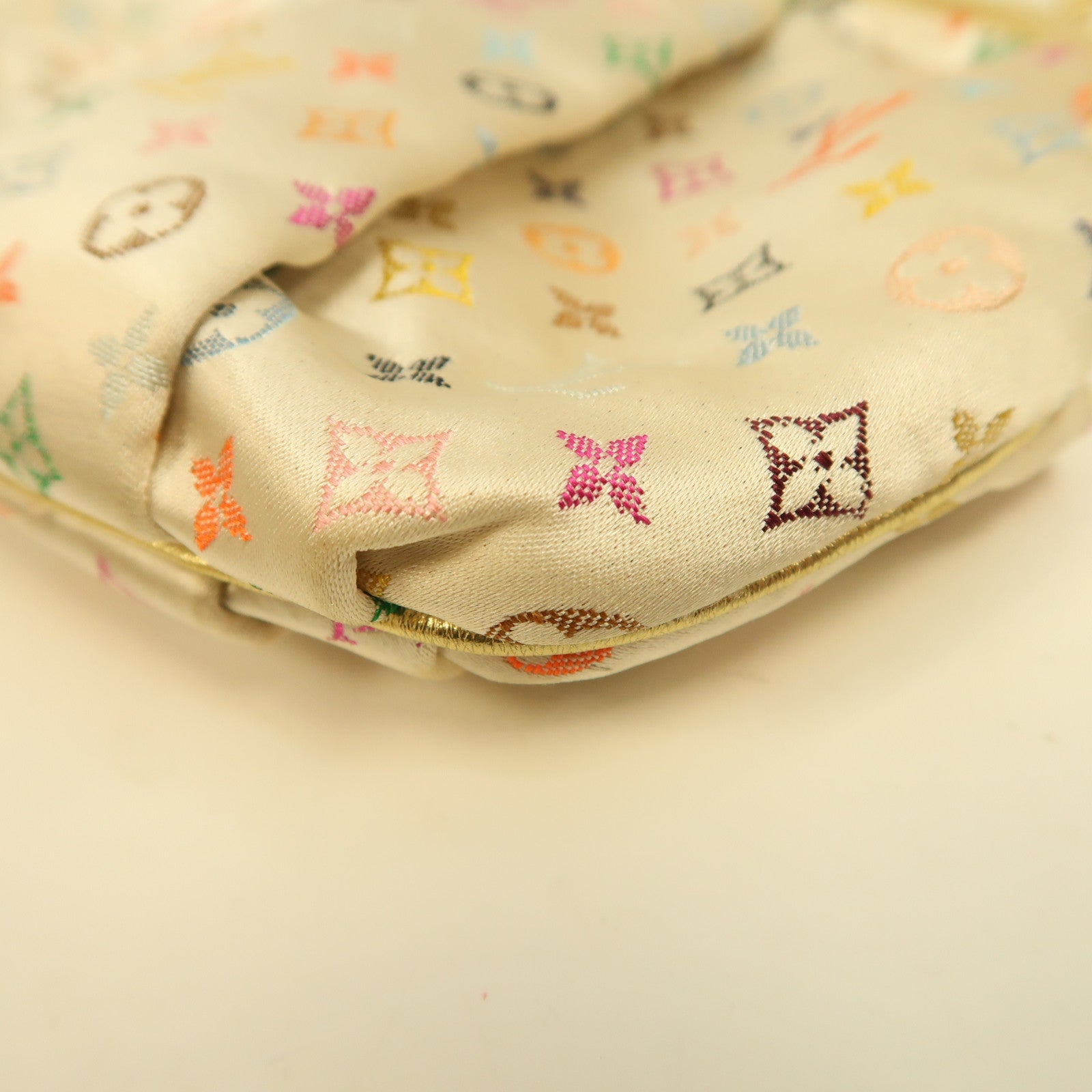 LOUIS VUITTON Monogram Satin Omoniere金扣手挽袋米白色