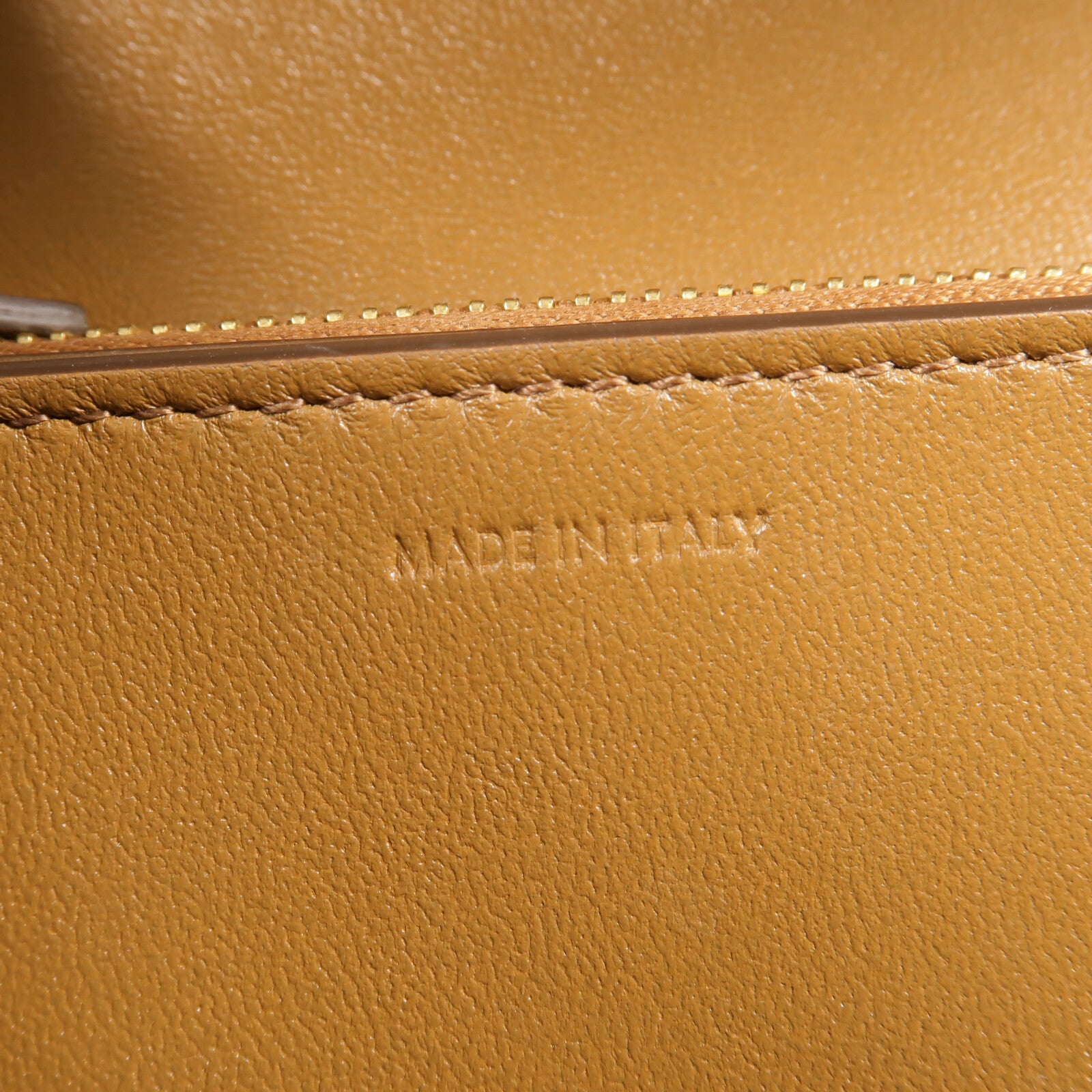 CELINE 牛皮皮革Classic Box Medium