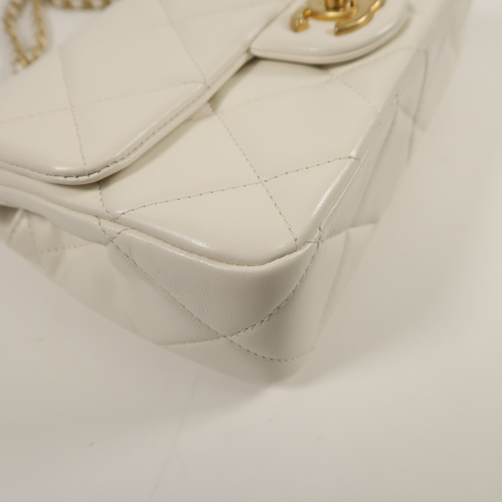 CHANEL 羊皮皮革Chain Shoulder金扣鏈帶肩背袋
